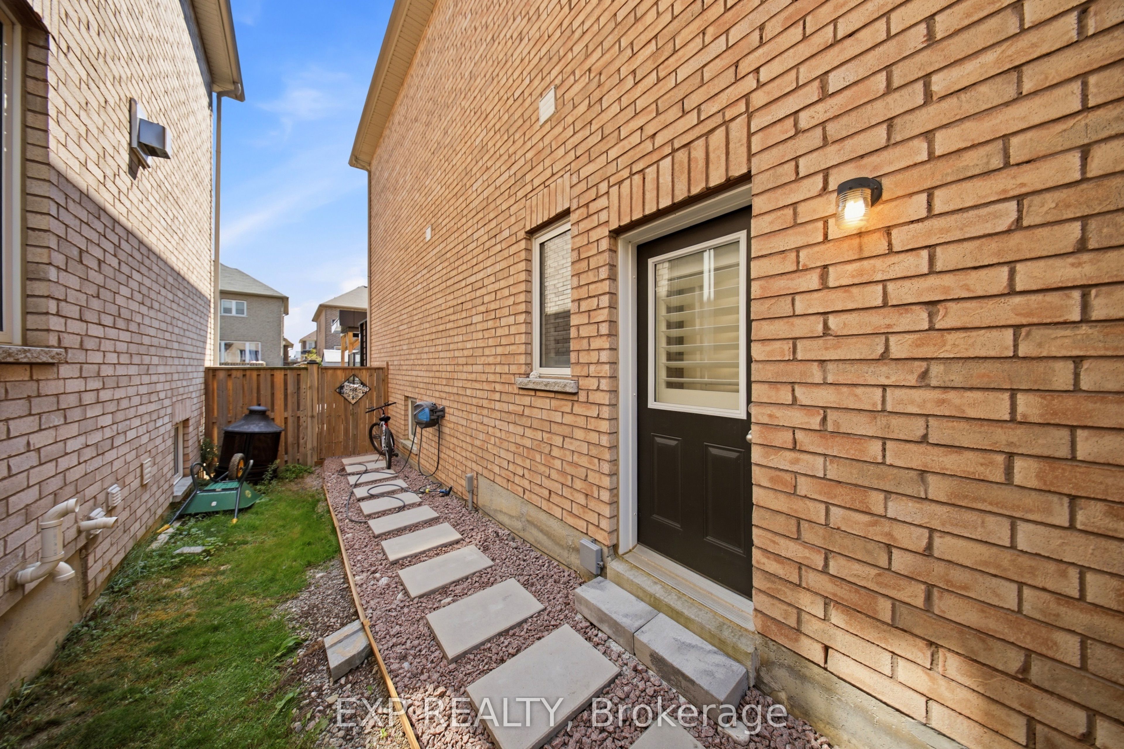 114 Chaumont Drive, Hamilton, ON L8J 0J8 photo 3