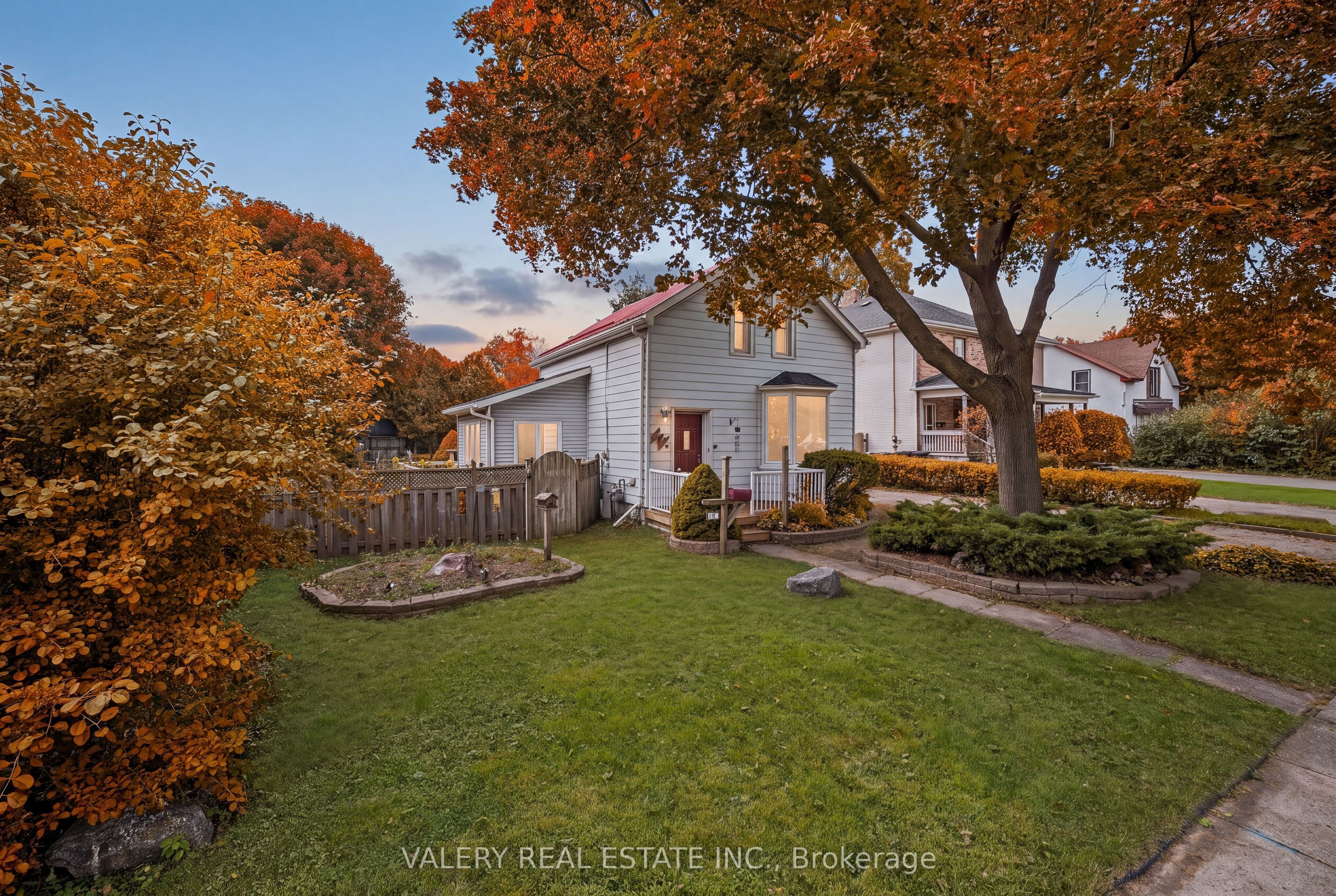 34 Chalmers Street N, Cambridge, ON N1R 5B7