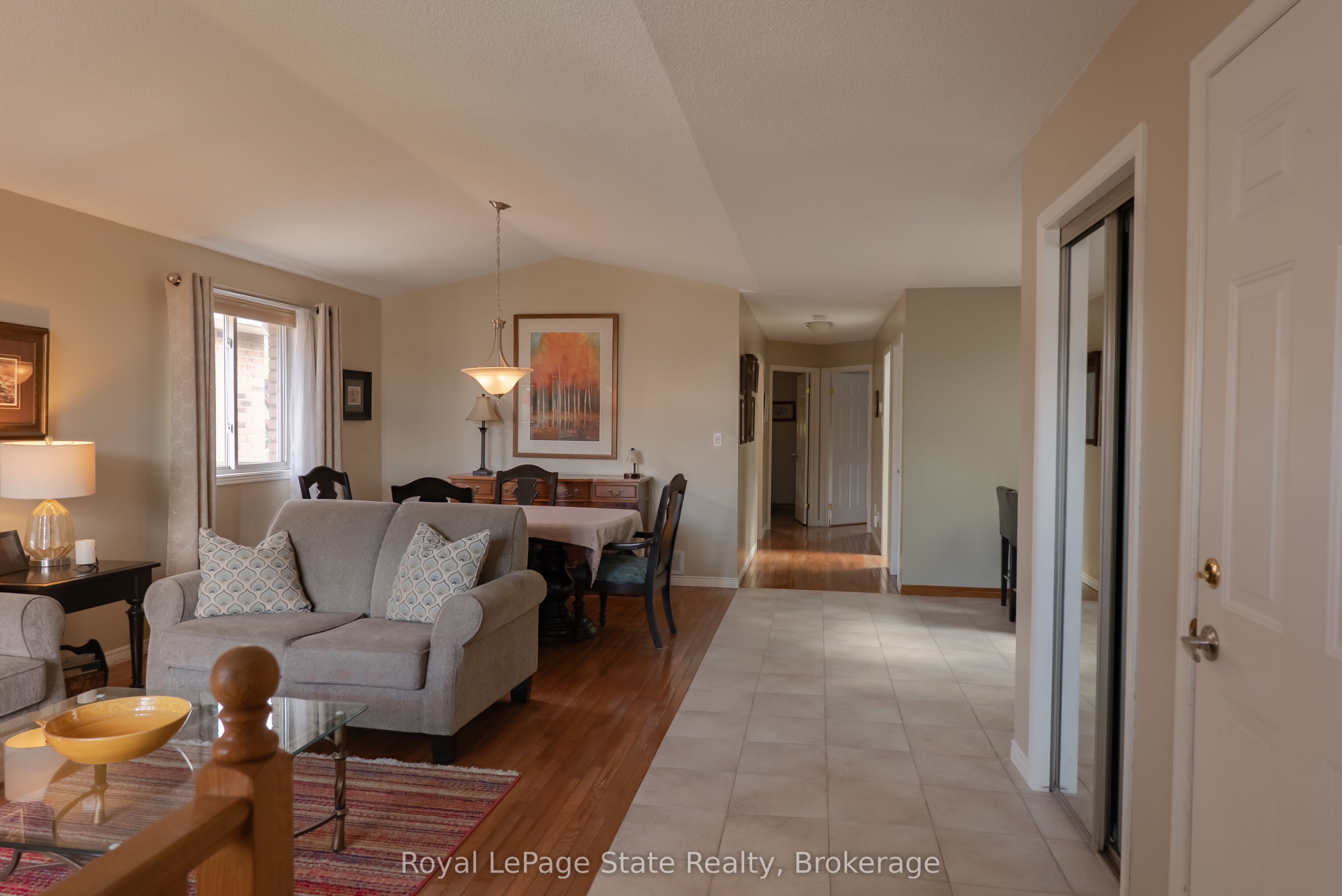 54 Republic Avenue, Hamilton, ON L9B 2G7 photo 4