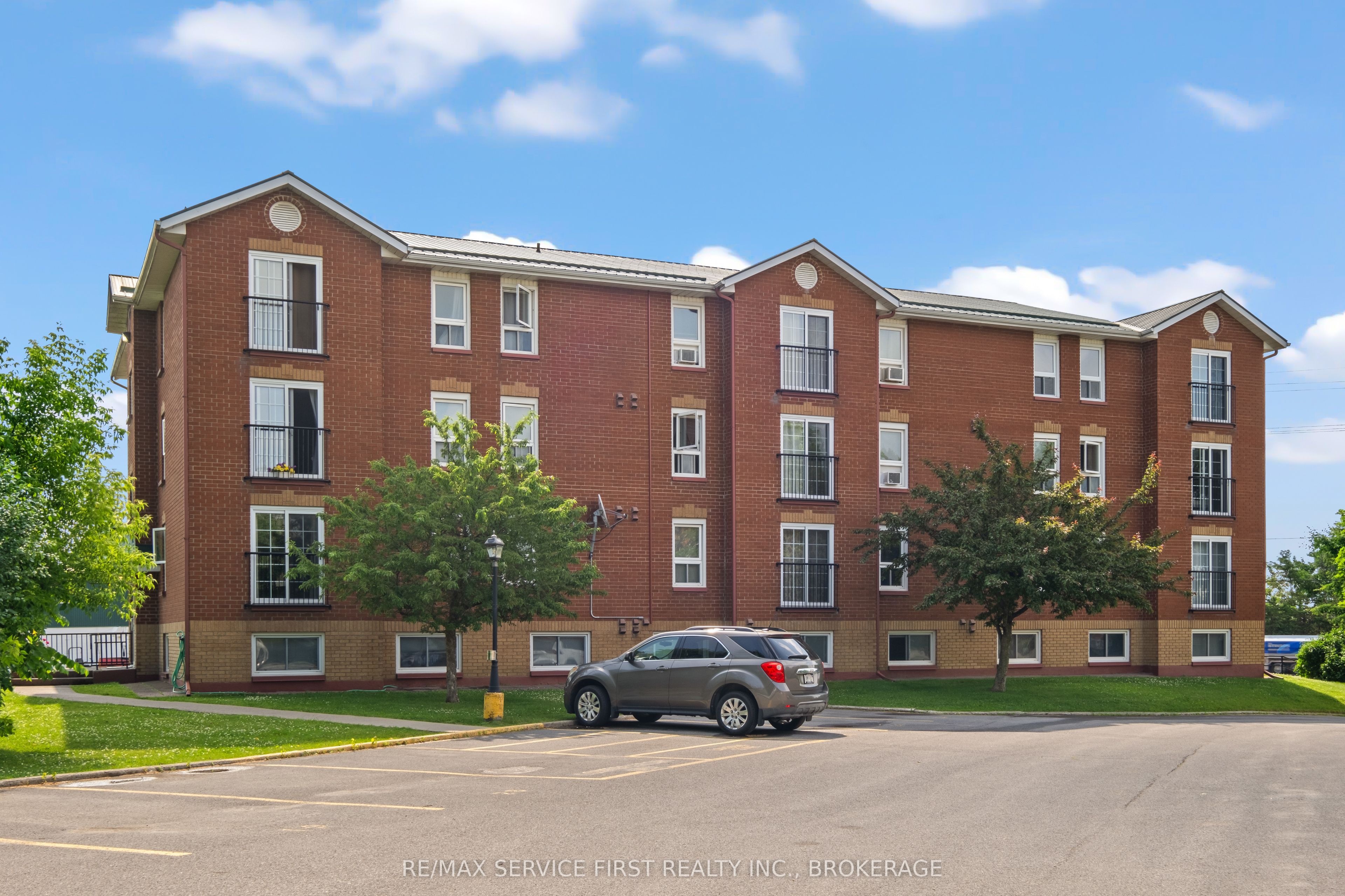 550 Talbot Place 105, Gananoque, ON K7G 3C6