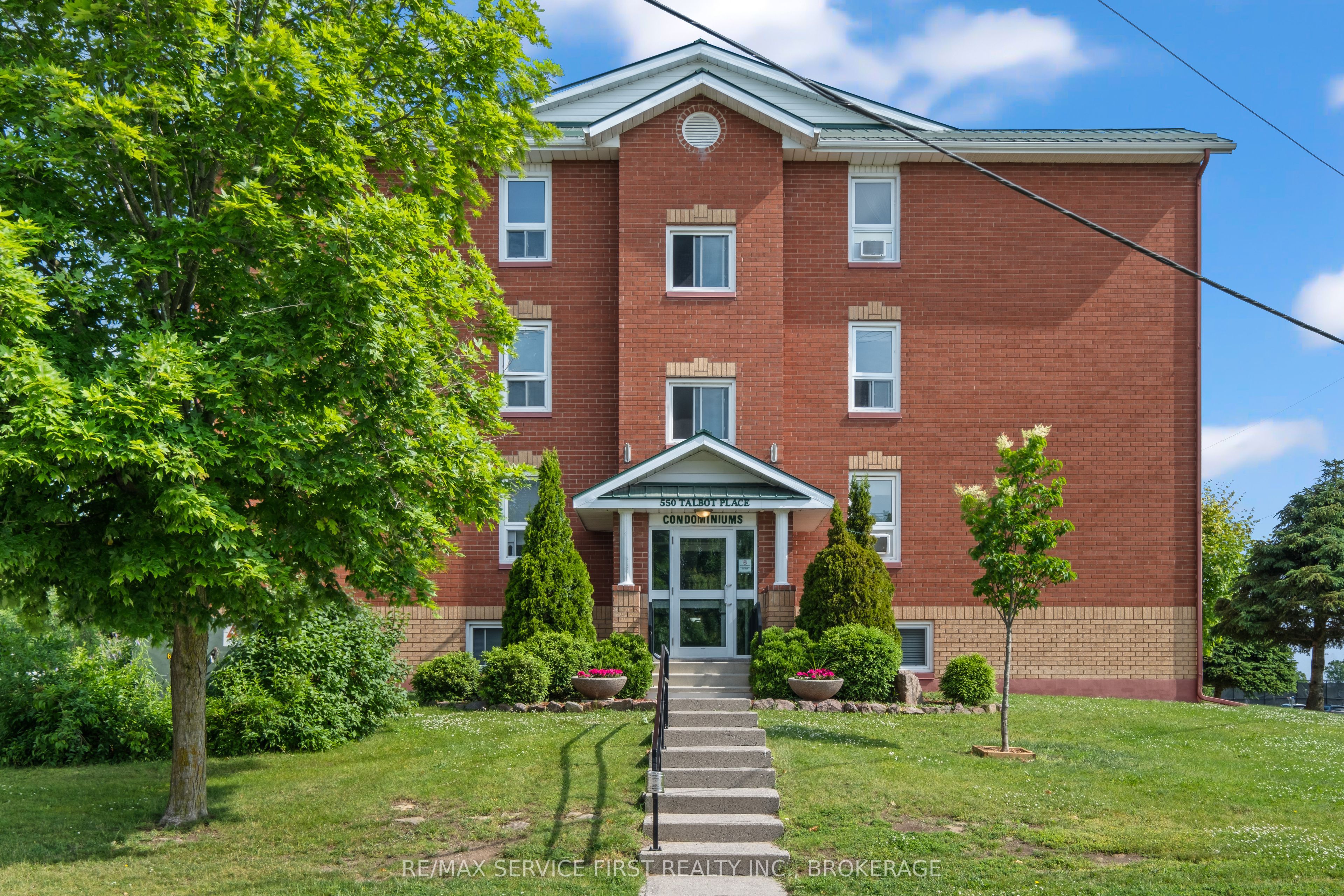 550 Talbot Place 105, Gananoque, ON K7G 3C6 photo 2