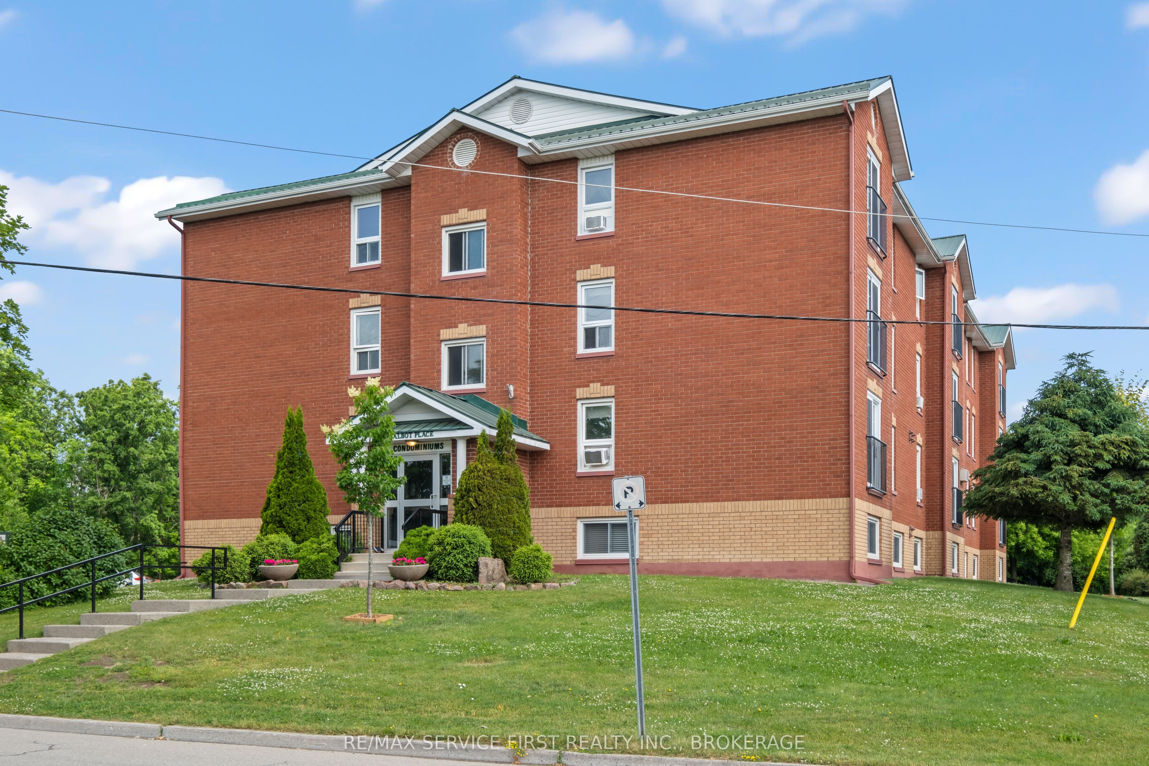 550 Talbot Place 105, Gananoque, ON K7G 3C6 photo 3