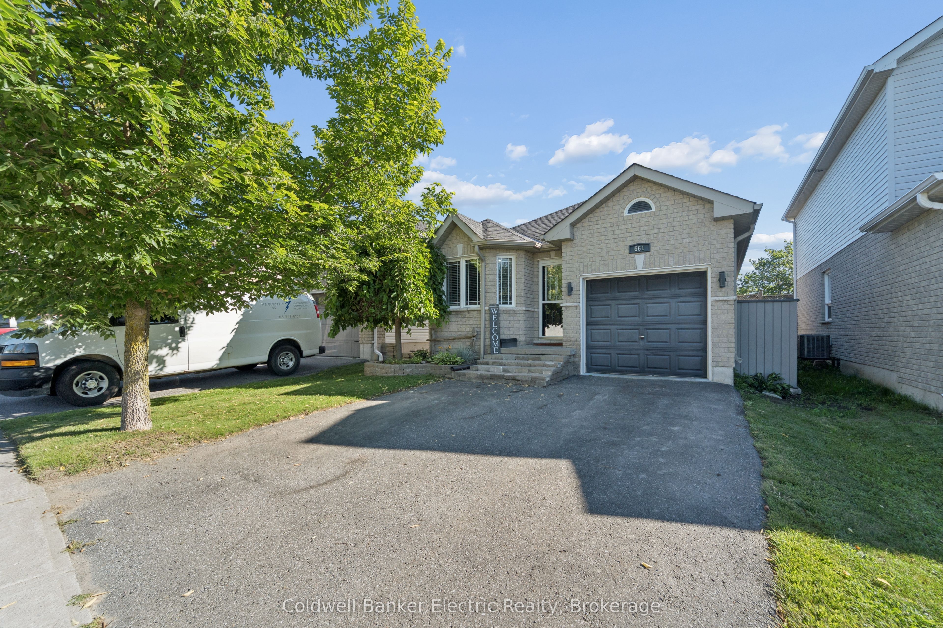 661 CLANCY Crescent, Peterborough, ON K9K 2S3 photo 3