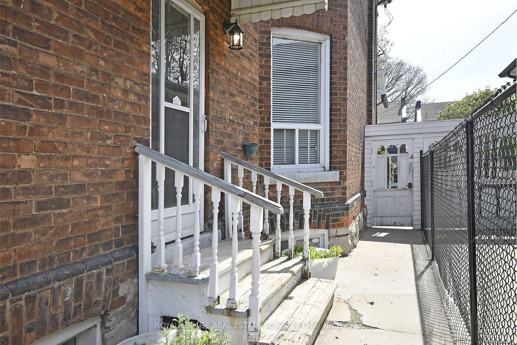 47 Emerald Avenue N Main, Hamilton, ON L8L 5K2 photo 2