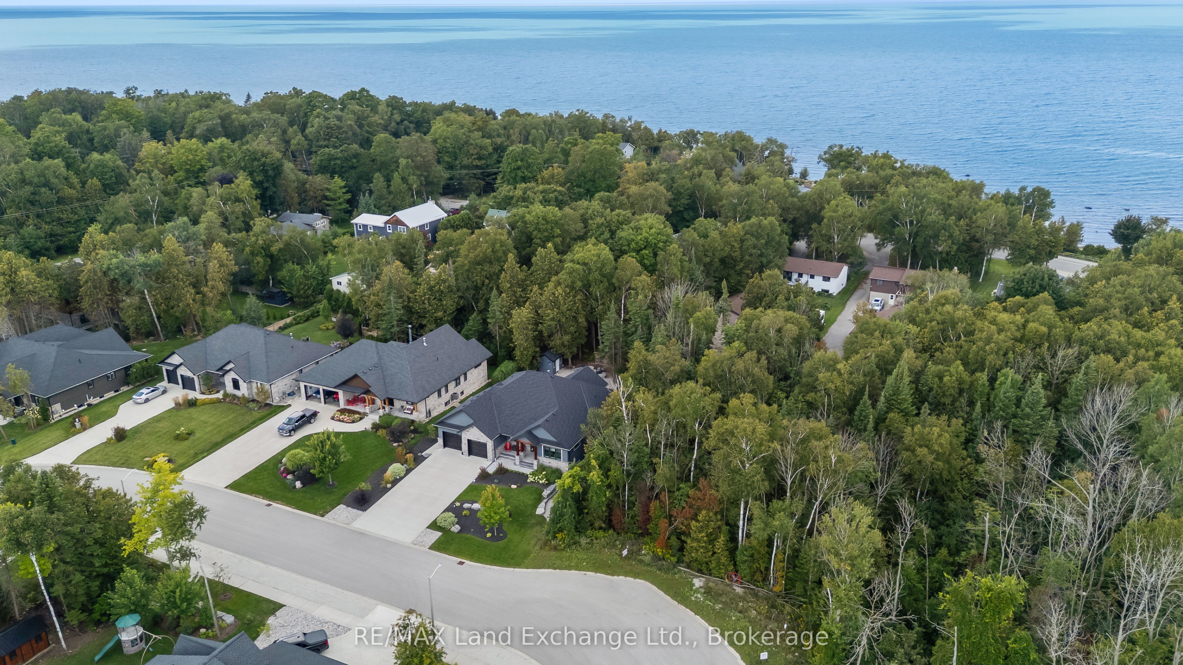 9 Lakeside Woods Crescent, Saugeen Shores, ON N0H 2C6 photo 4
