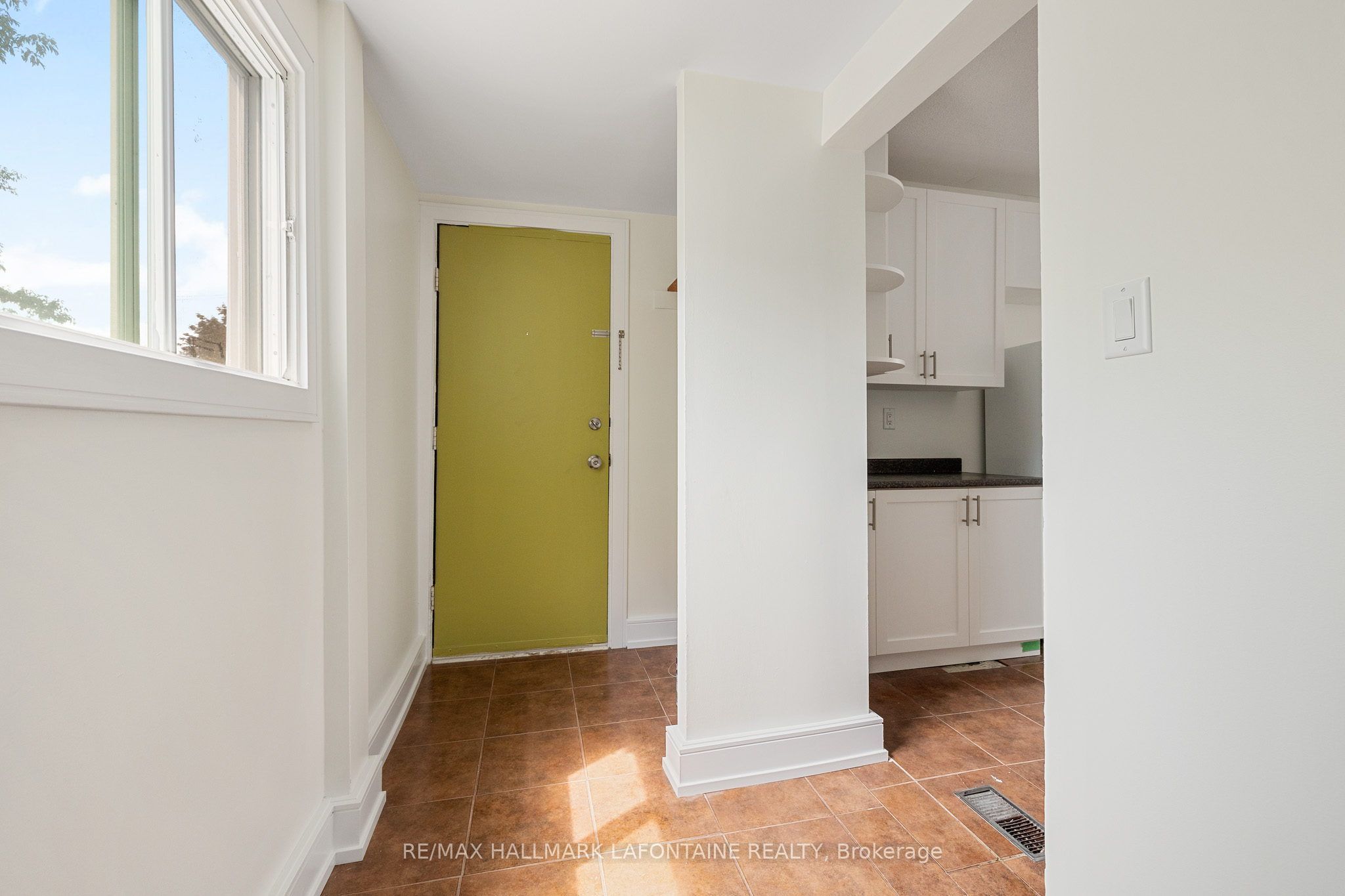 88 Ste. Cecile Street 2, Vanier and Kingsview Park, ON K1L 5L5 photo 3