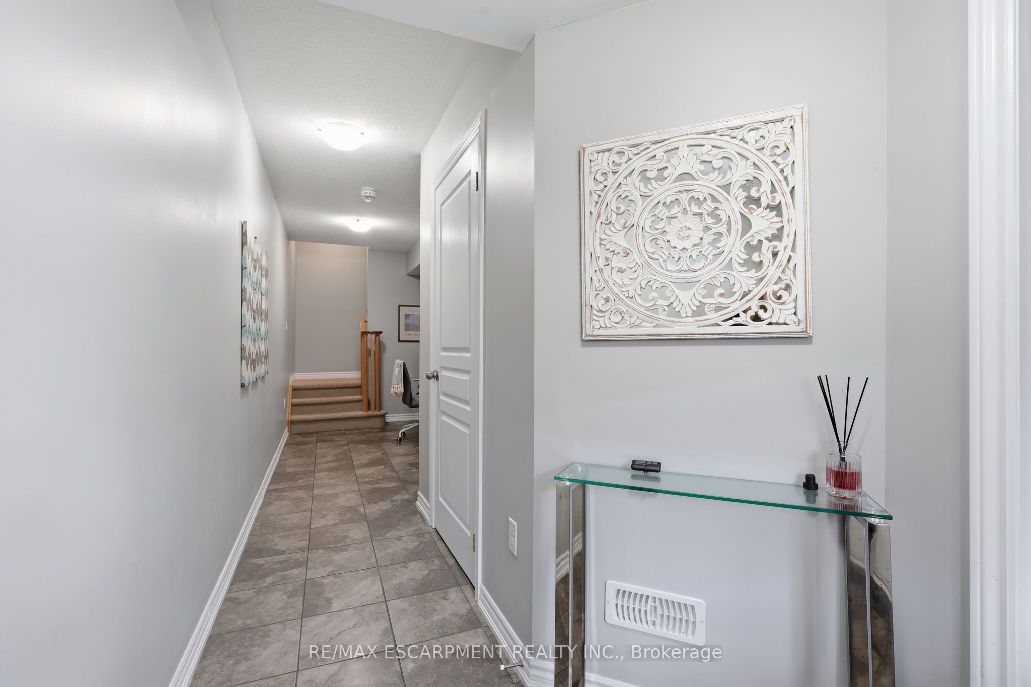 25 Hiscott Drive, Hamilton, ON L8B 0A3 photo 3