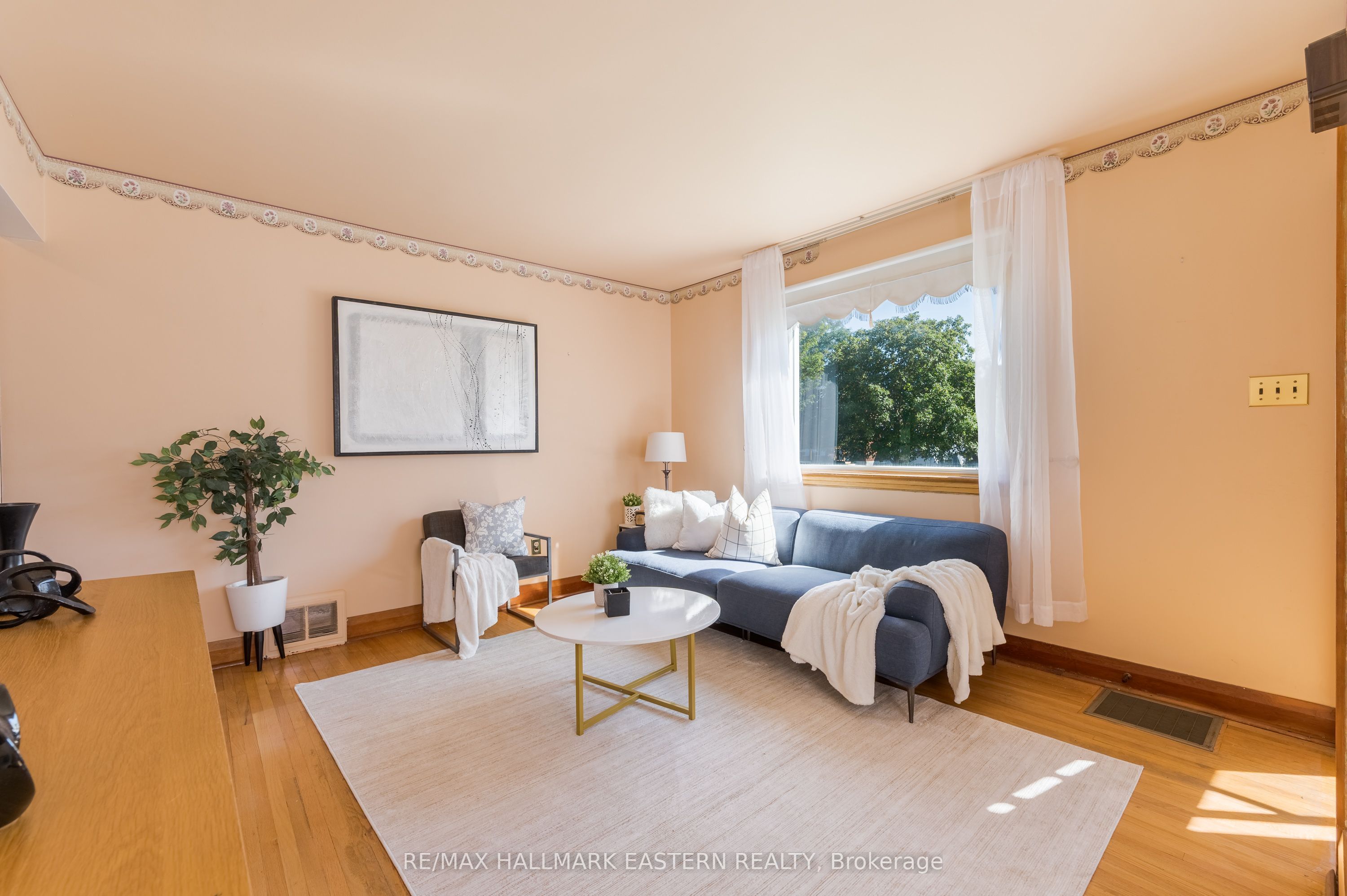51 Ephgrave Boulevard, Peterborough, ON K9J 4G1 photo 2