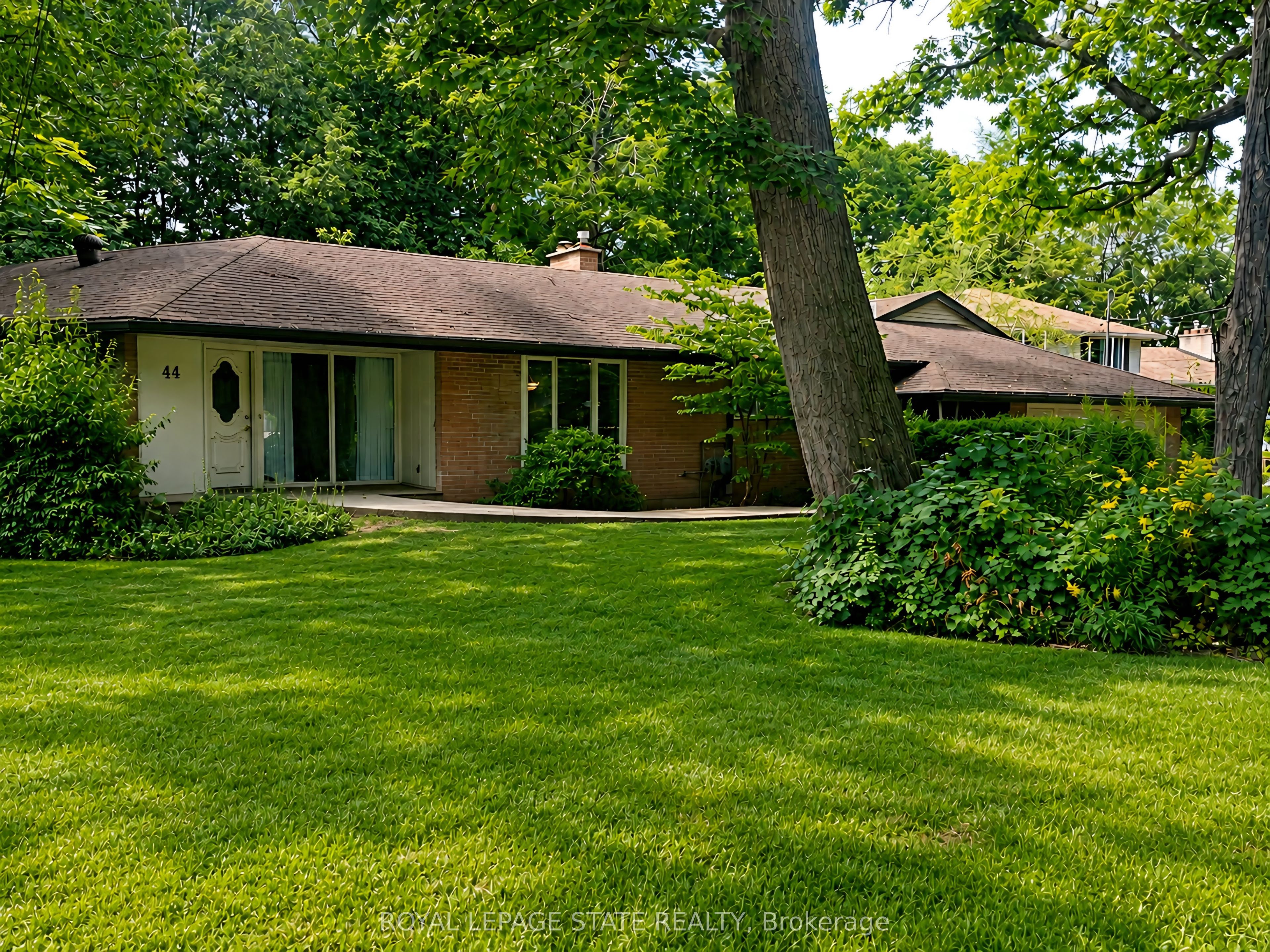 44 Colquhoun Crescent, Hamilton, ON L9C 4W8 photo 2