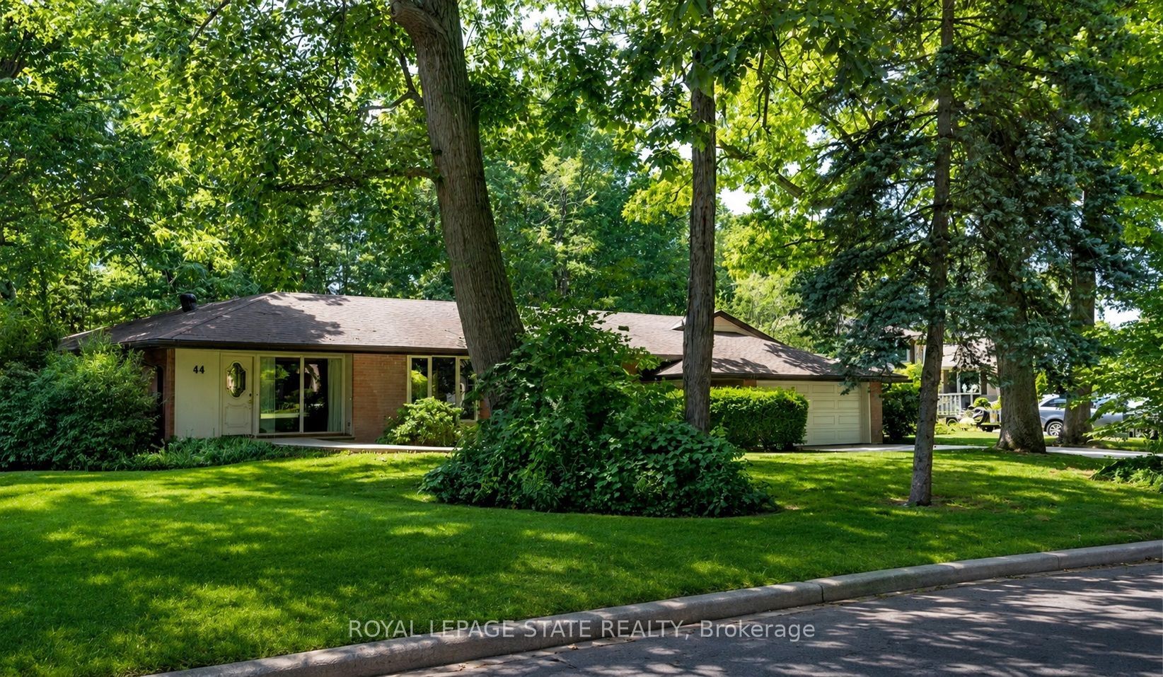 44 Colquhoun Crescent, Hamilton, ON L9C 4W8 photo 3