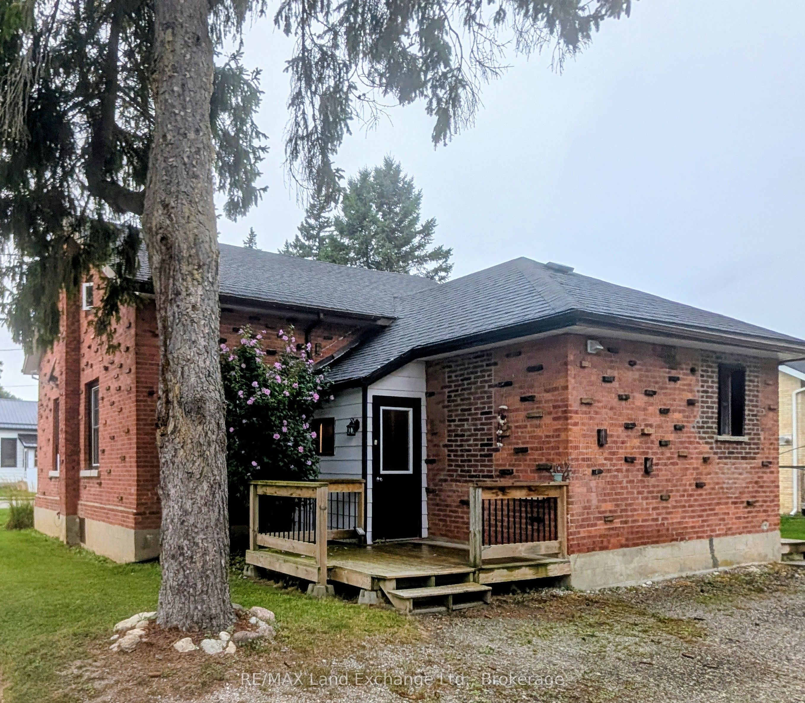 10 Mary Street, Brockton, ON N0G 2V0 photo 2