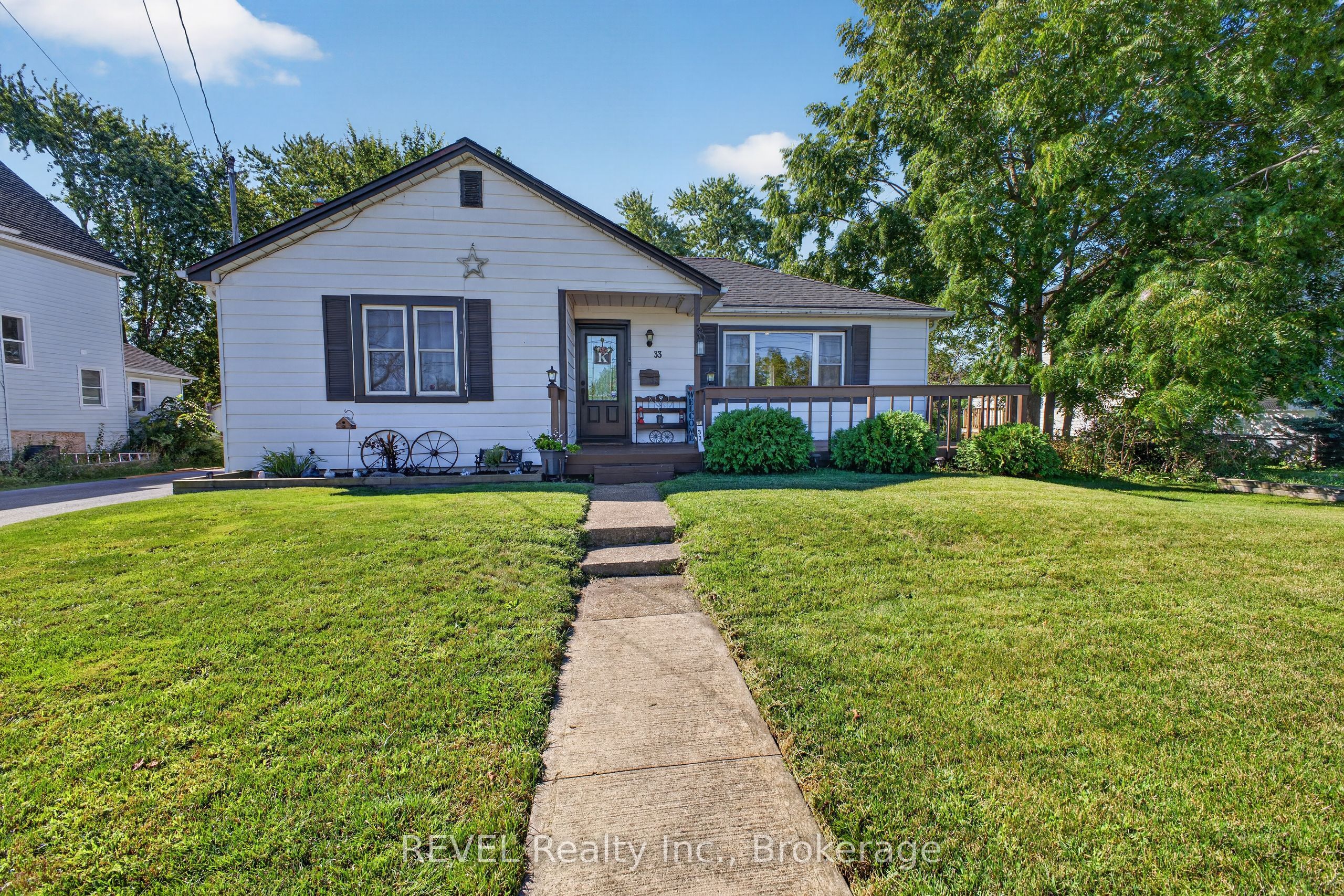 33 Lewis Street, Fort Erie, ON L2A 2P8