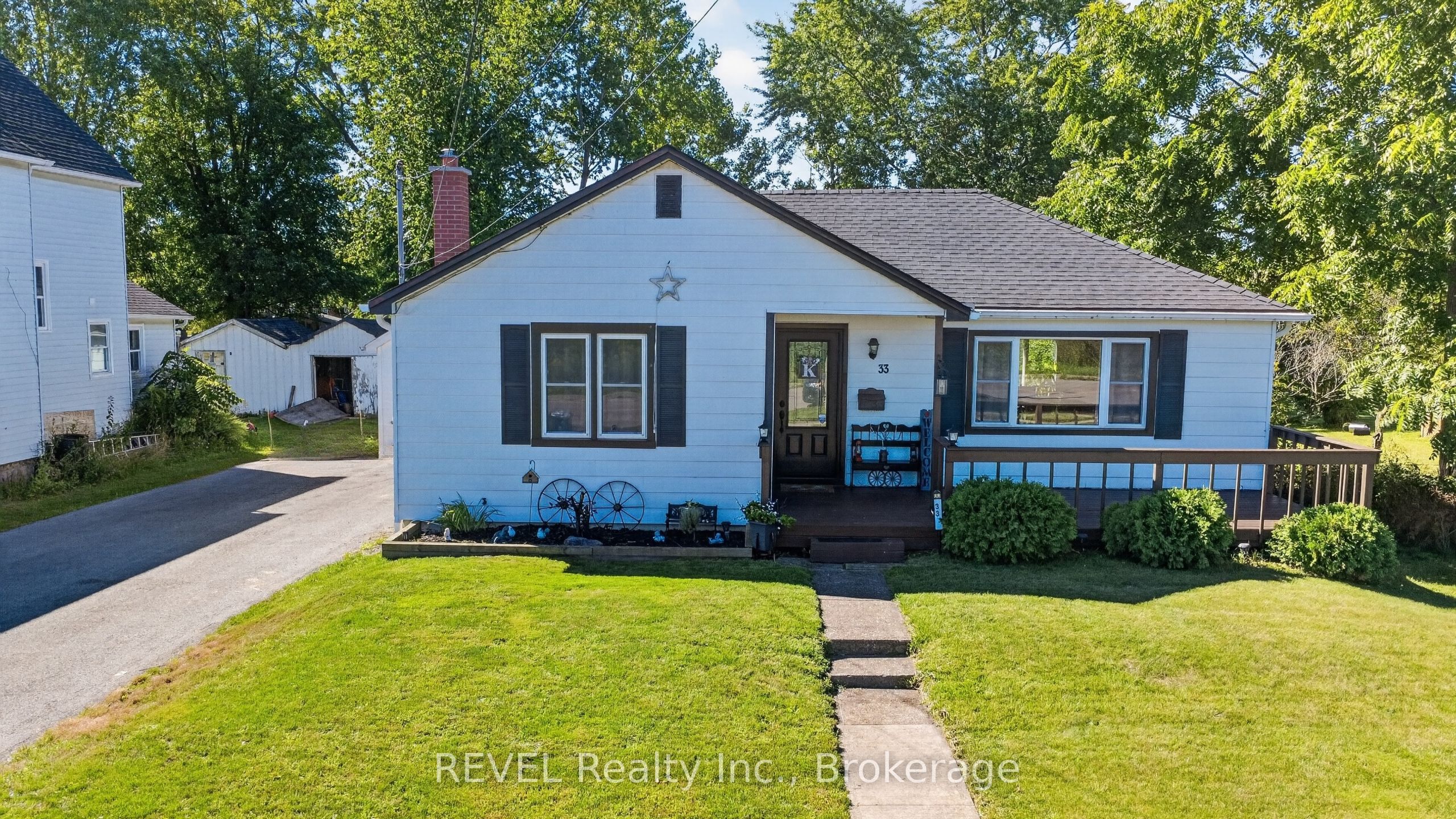 33 Lewis Street, Fort Erie, ON L2A 2P8 photo 3