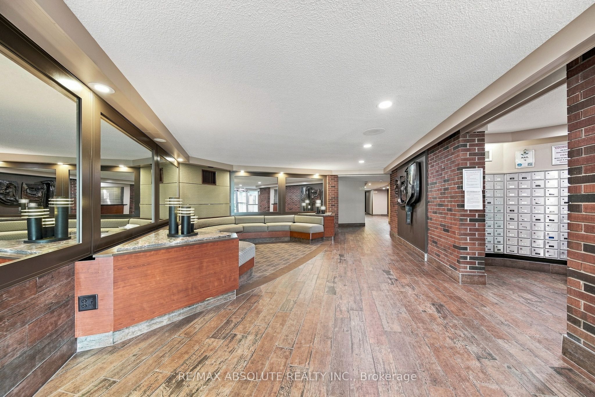 20 Chesterton Drive, Cityview - Parkwoods Hills - Rideau Shore, ON K2E 6Z7 photo 2