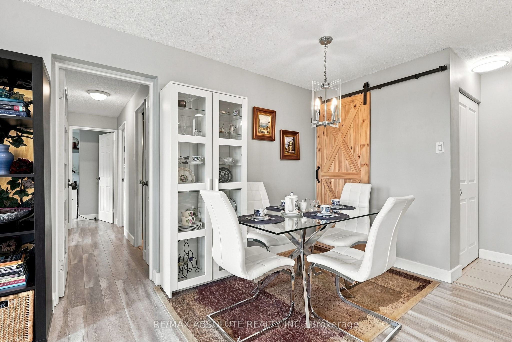 20 Chesterton Drive, Cityview - Parkwoods Hills - Rideau Shore, ON K2E 6Z7 photo 4