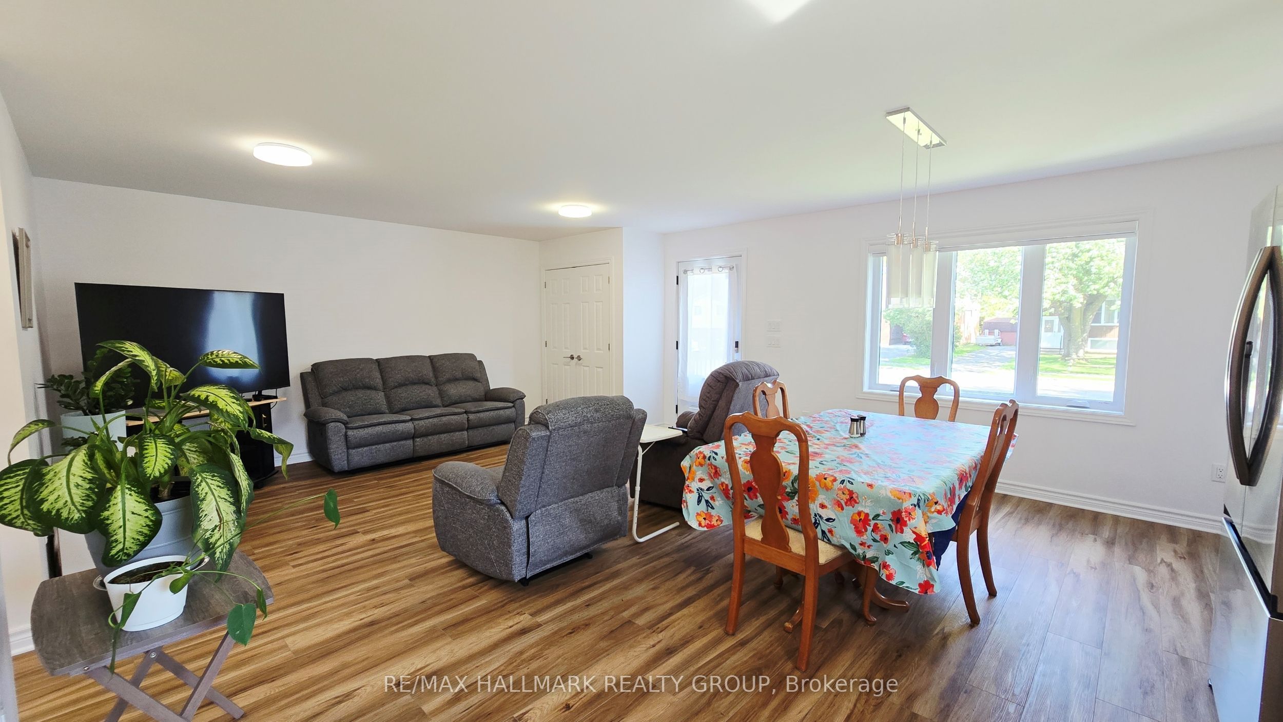 221 Castlefrank Road, Kanata, ON K2L 1T4 photo 4