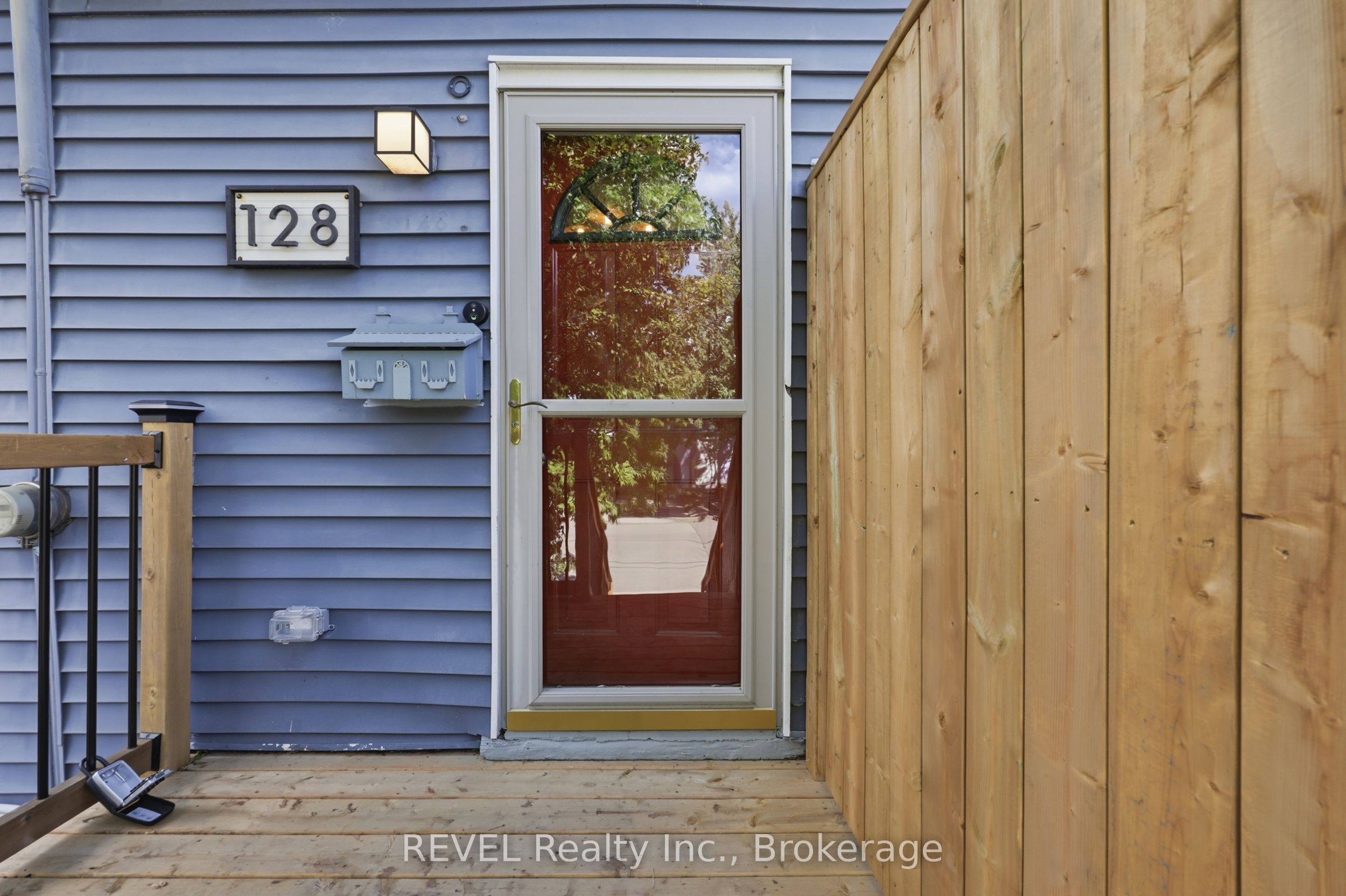 128 Robert Street, Hamilton, ON L8L 2P6 photo 5