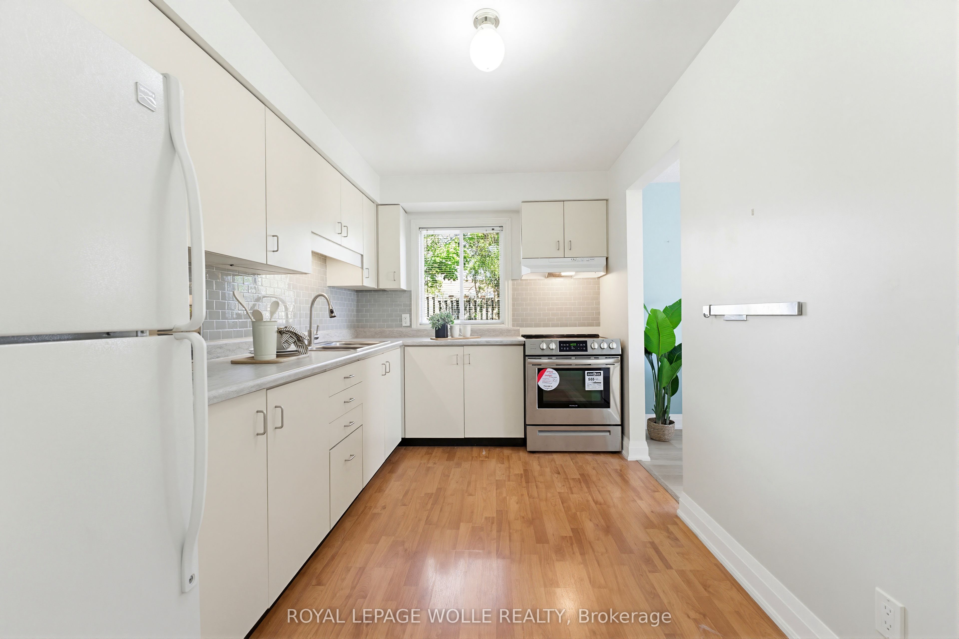 30 Hugo Crescent 110, Kitchener, ON N2M 3Z2 photo 4
