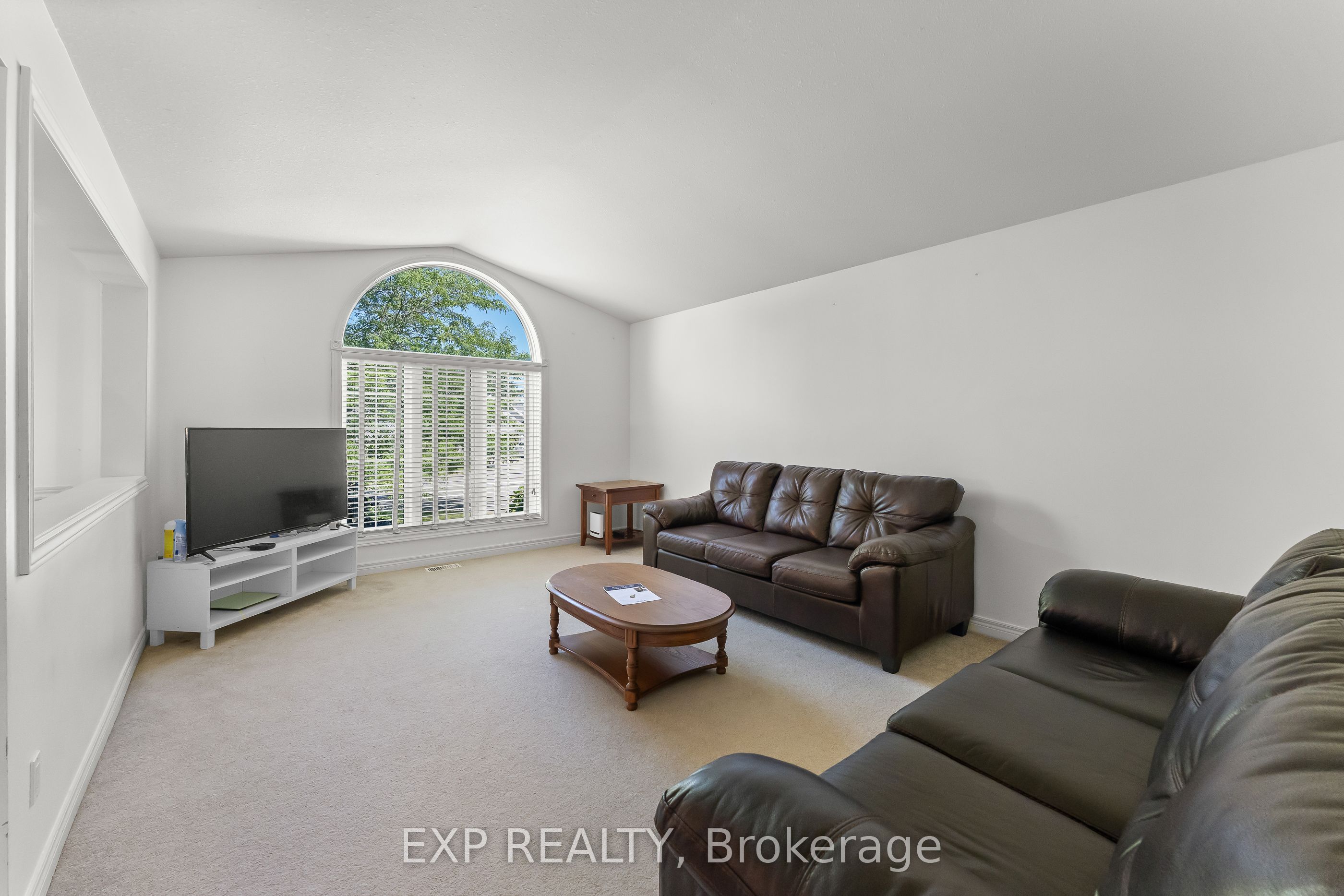 120 REDWOOD Court, Welland, ON L3C 7C4 photo 4