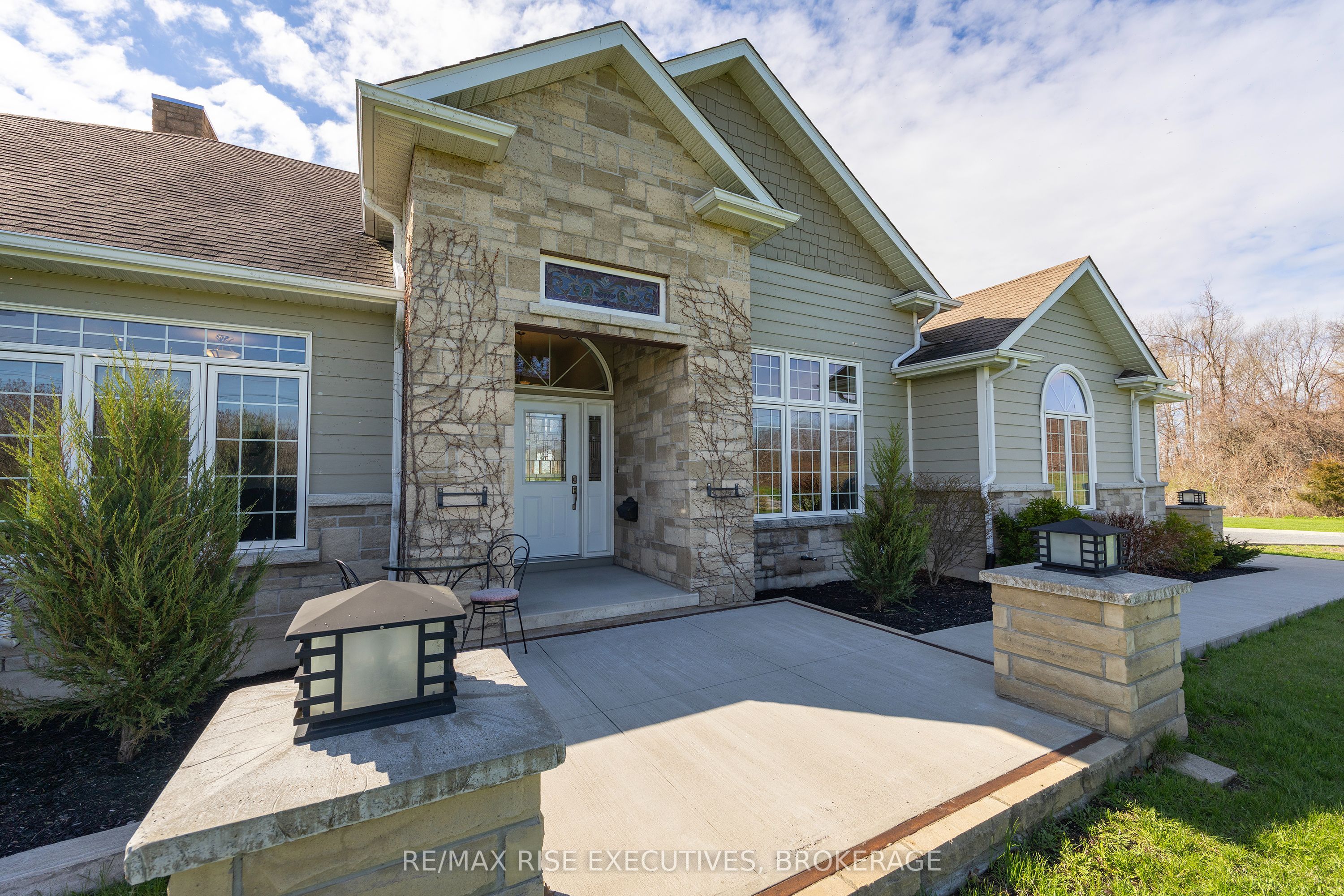 255 Good Friend Drive, Frontenac Islands, ON K7G 2V6 photo 3