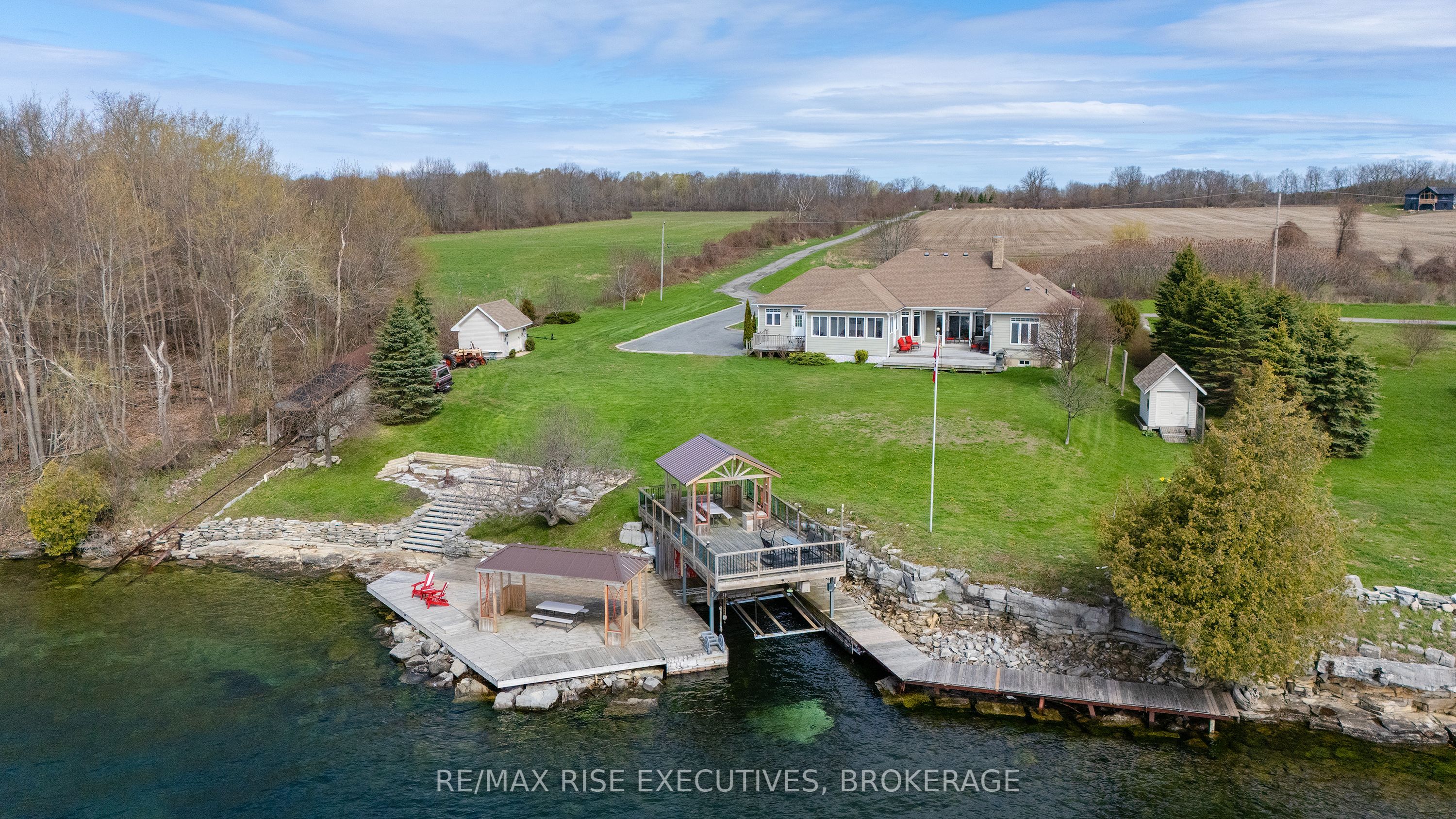 255 Good Friend Drive, Frontenac Islands, ON K7G 2V6 photo 5