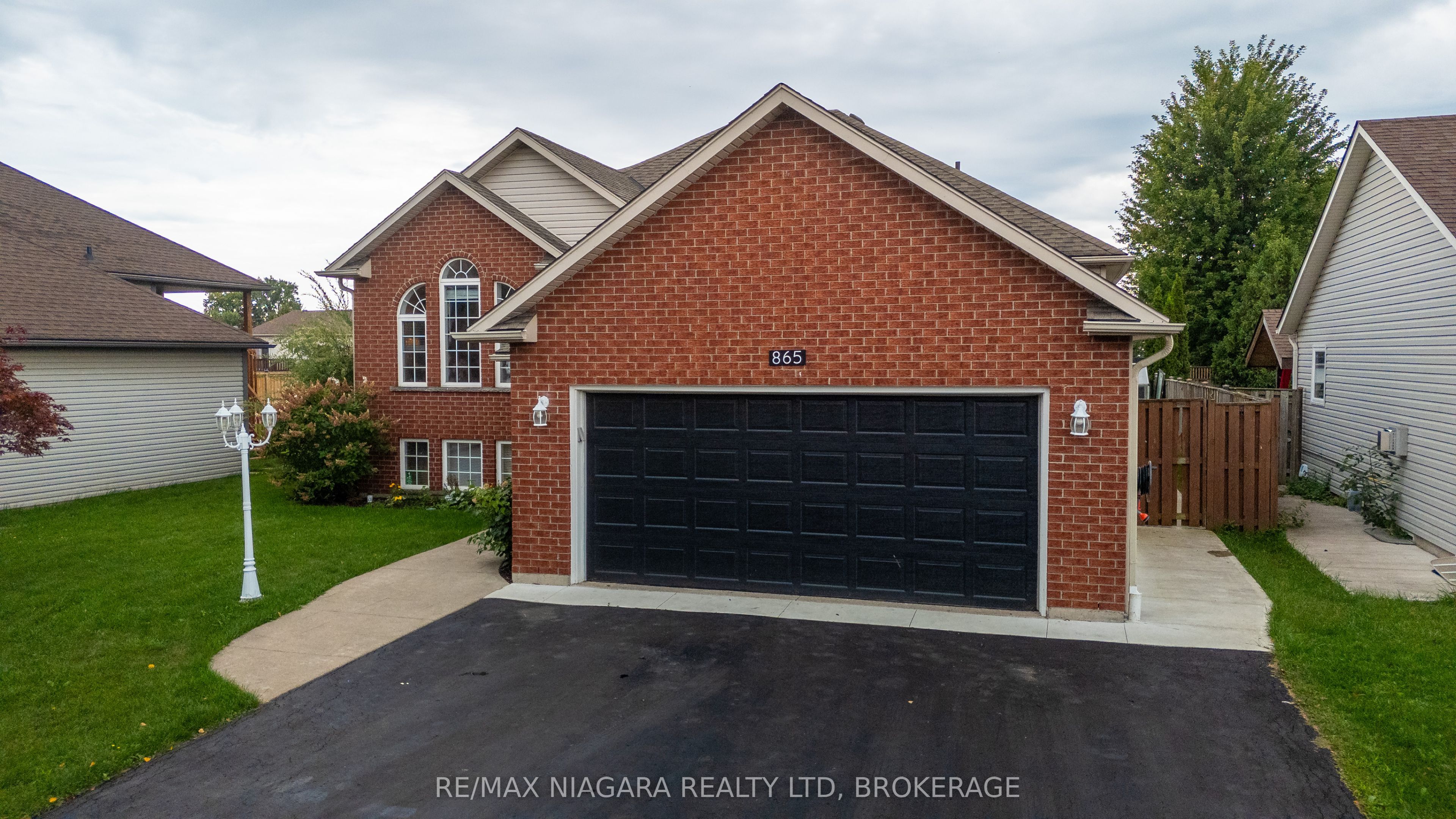 865 Canada Drive, Fort Erie, ON L2A 6S5 photo 2