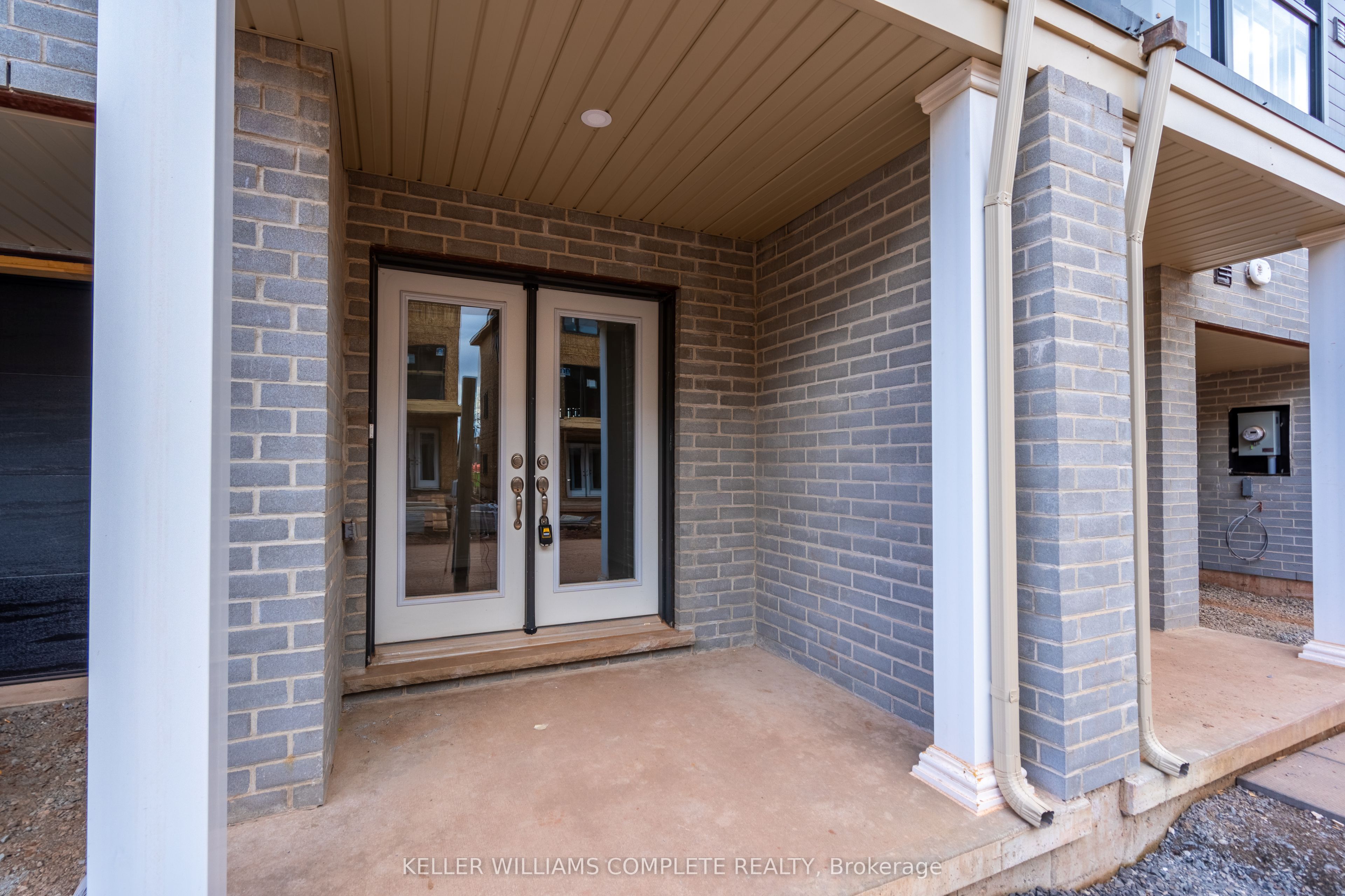 23 DRYDEN Lane, Hamilton, ON L8H 0B6 photo 4