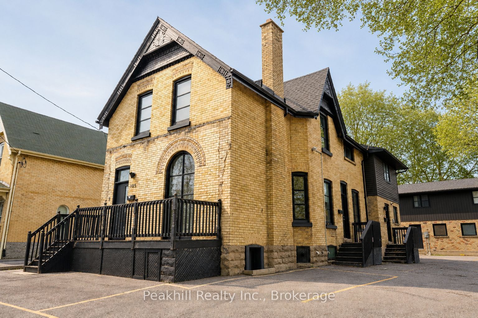 105 Wharncliffe Road N, London North, ON N6H 2A8