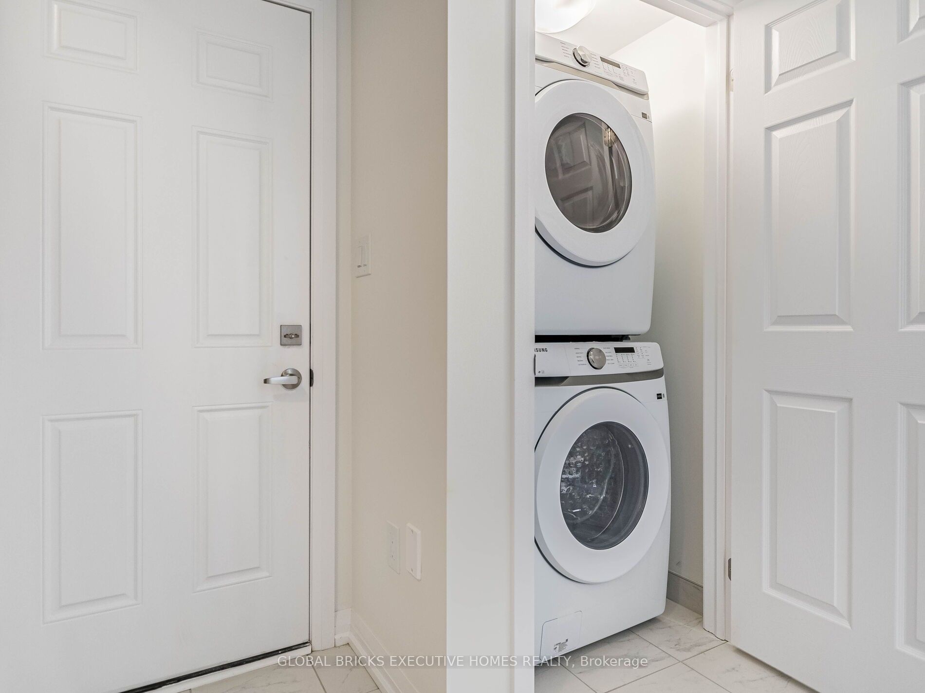 13 Central Market Drive, Haldimand, ON N3W 0J3 photo 5