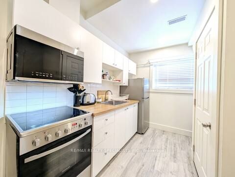 1064 Barton Street Apt 1, Hamilton, ON L8L 3E5