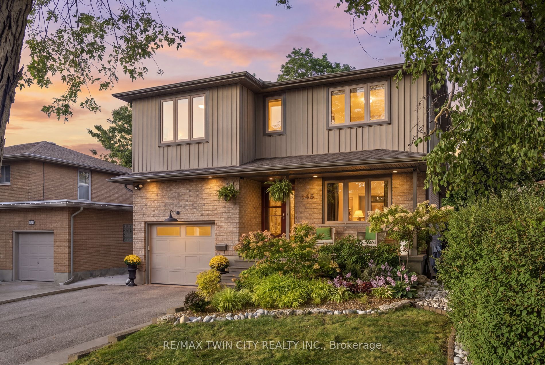 445 Sherring Street, Cambridge, ON N3H 2W7 photo 2