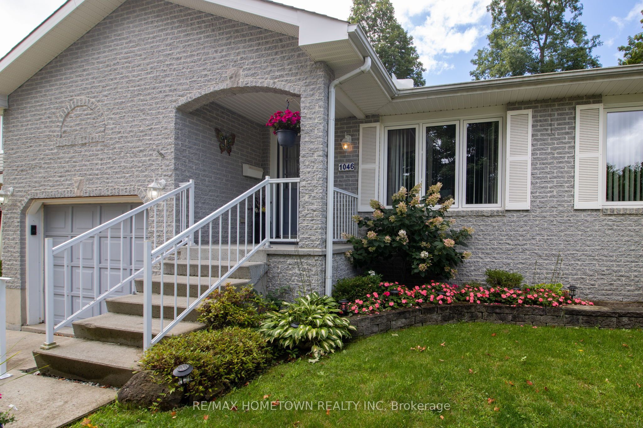 1046 Bridlewood Drive, Brockville, ON K6V 7E9 photo 2