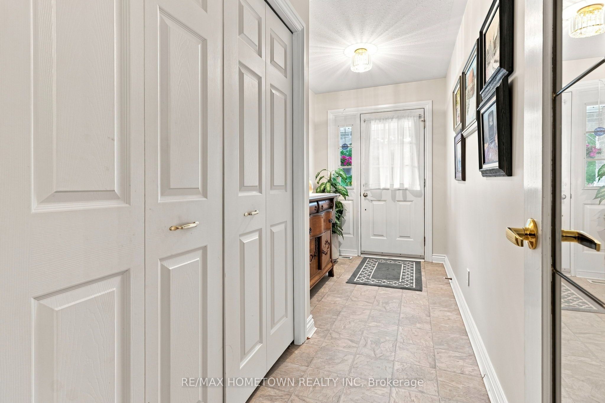 1046 Bridlewood Drive, Brockville, ON K6V 7E9 photo 4