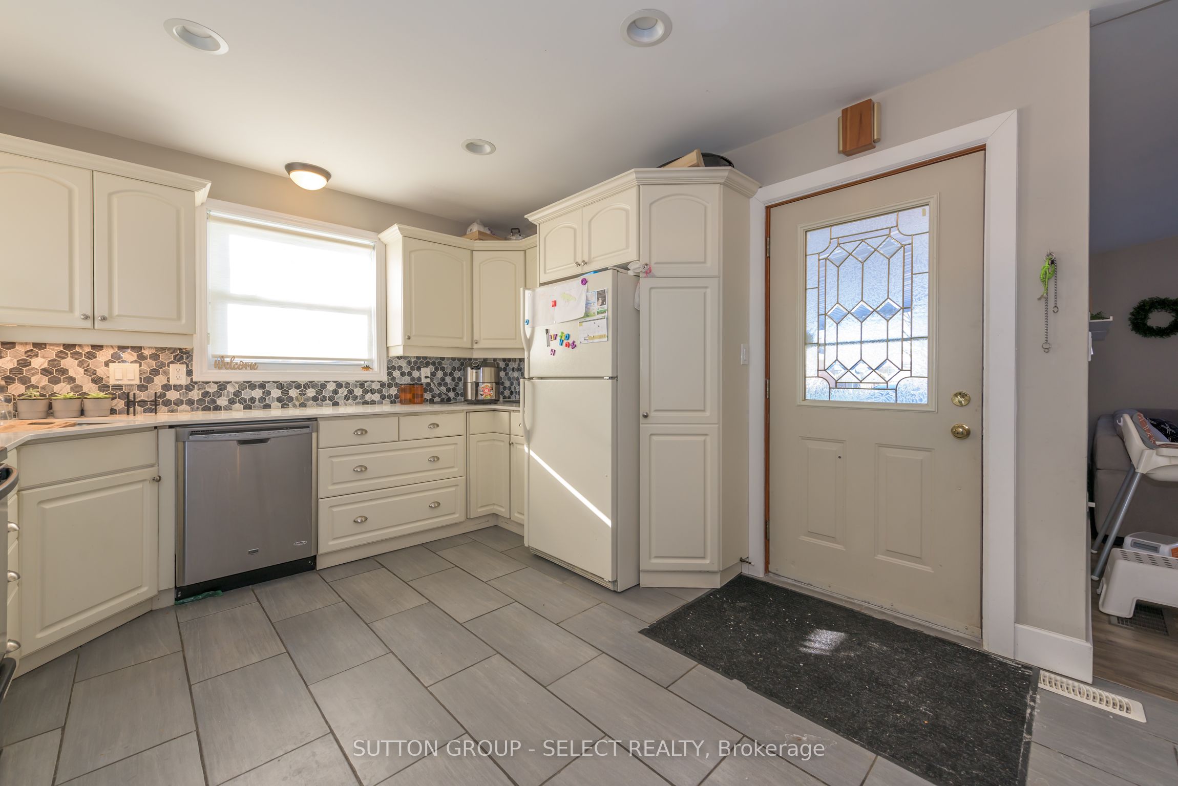 1566 Nairn Avenue, London East, ON N5V 2P2 photo 2