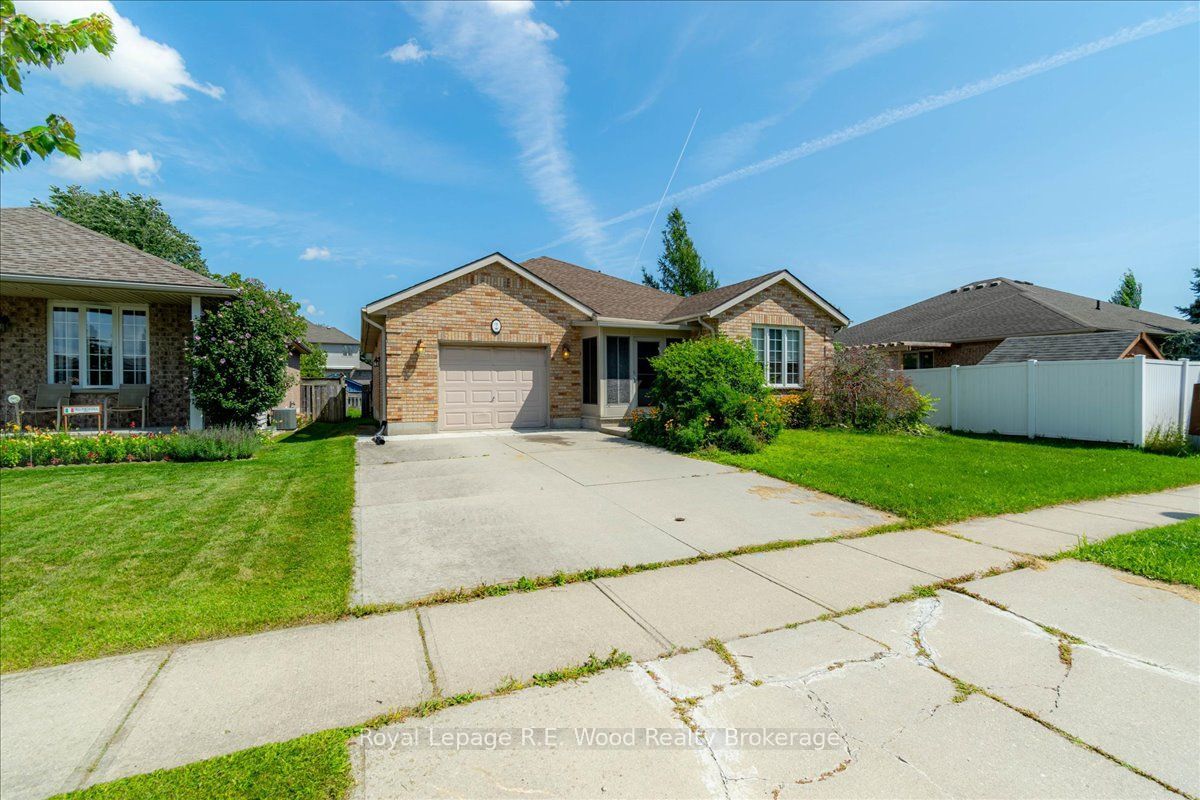 2 ORIOLE Crescent, Woodstock, ON N4T 1T1 photo 3