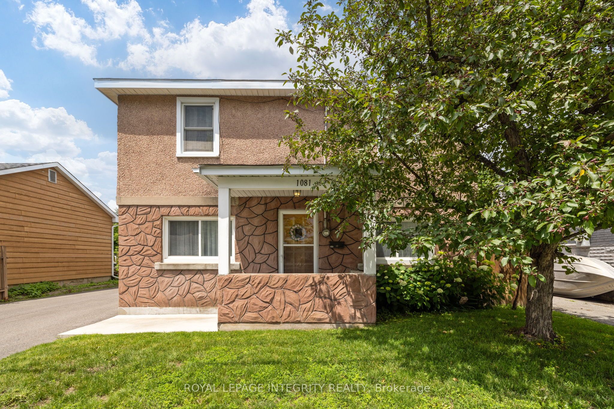 1081 Kenaston Street, Cyrville - Carson Grove - Pineview, ON K1B 3P8 photo 2