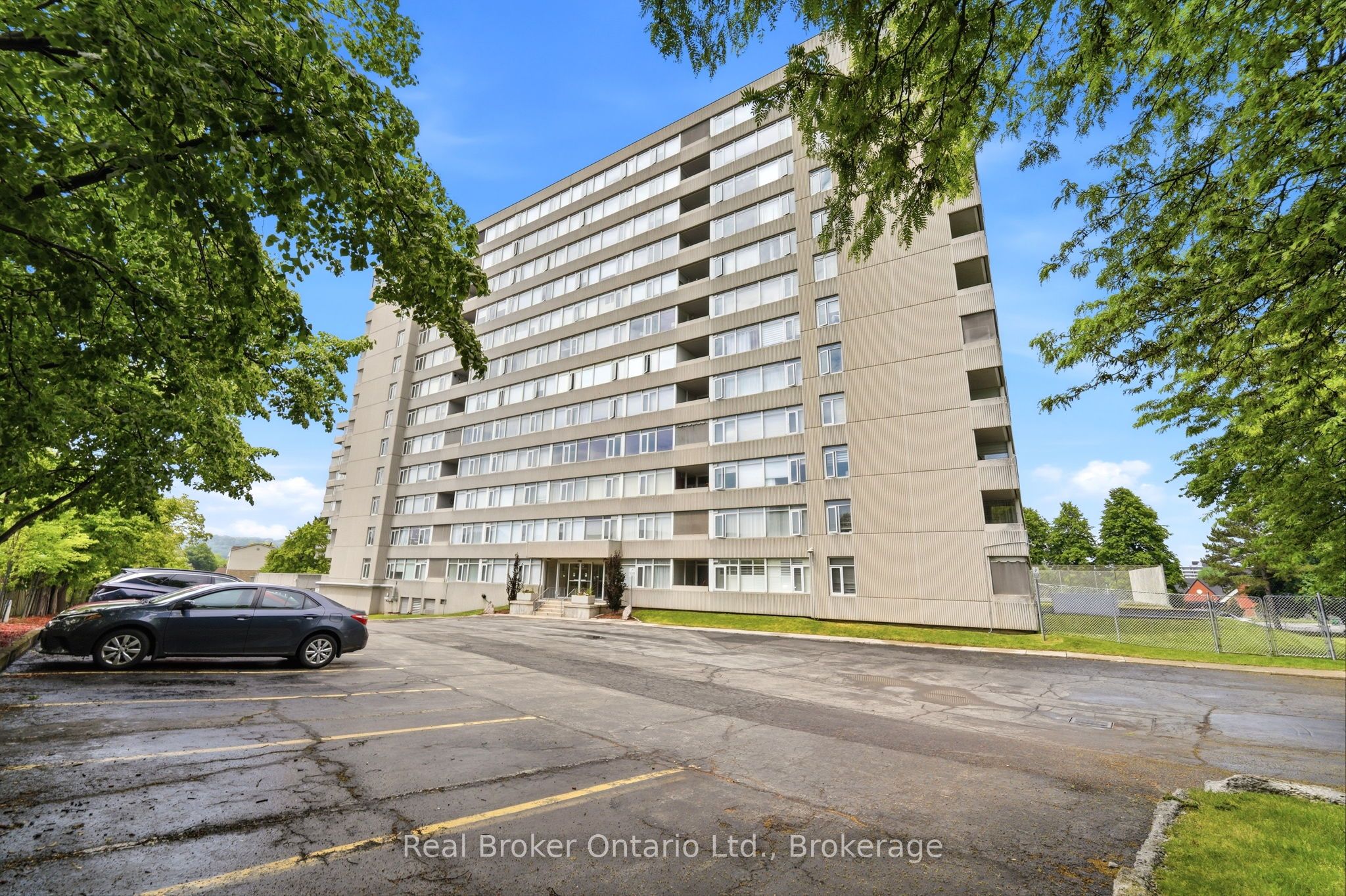 40 Harrisford Street 908, Hamilton, ON L8K 6N1 photo 2