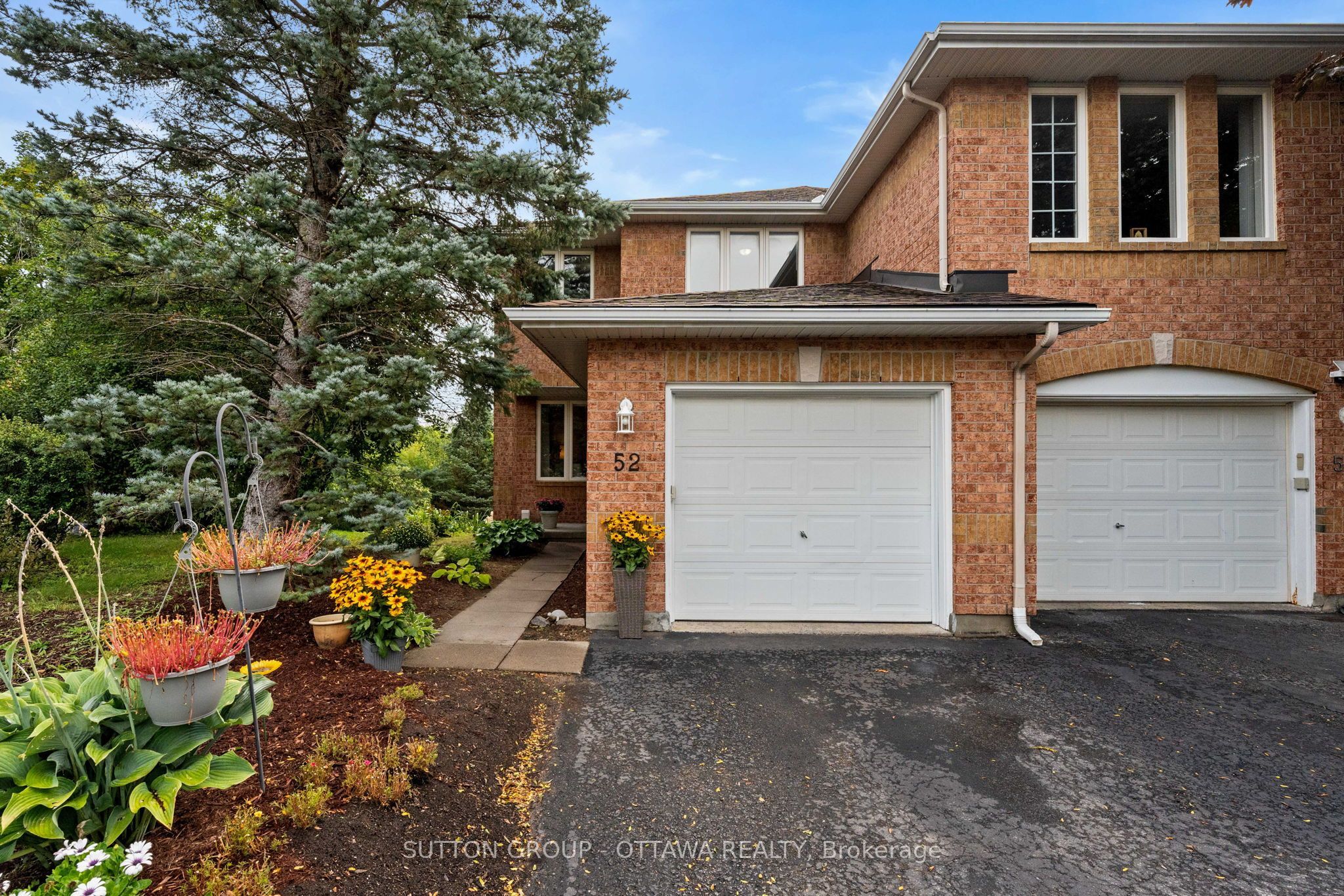 52 Windcrest Court, Kanata, ON K2T 1B5 photo 2