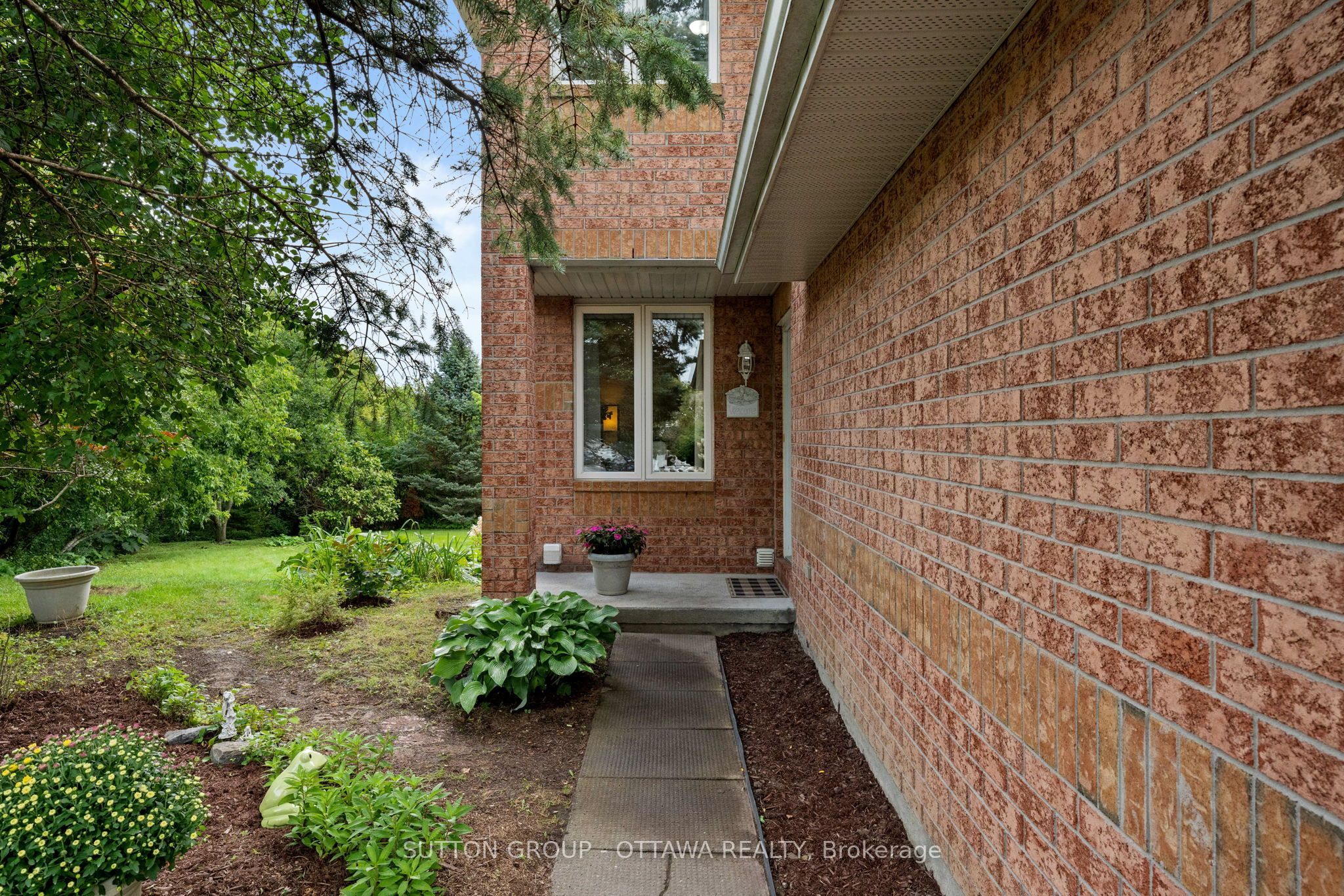 52 Windcrest Court, Kanata, ON K2T 1B5 photo 3