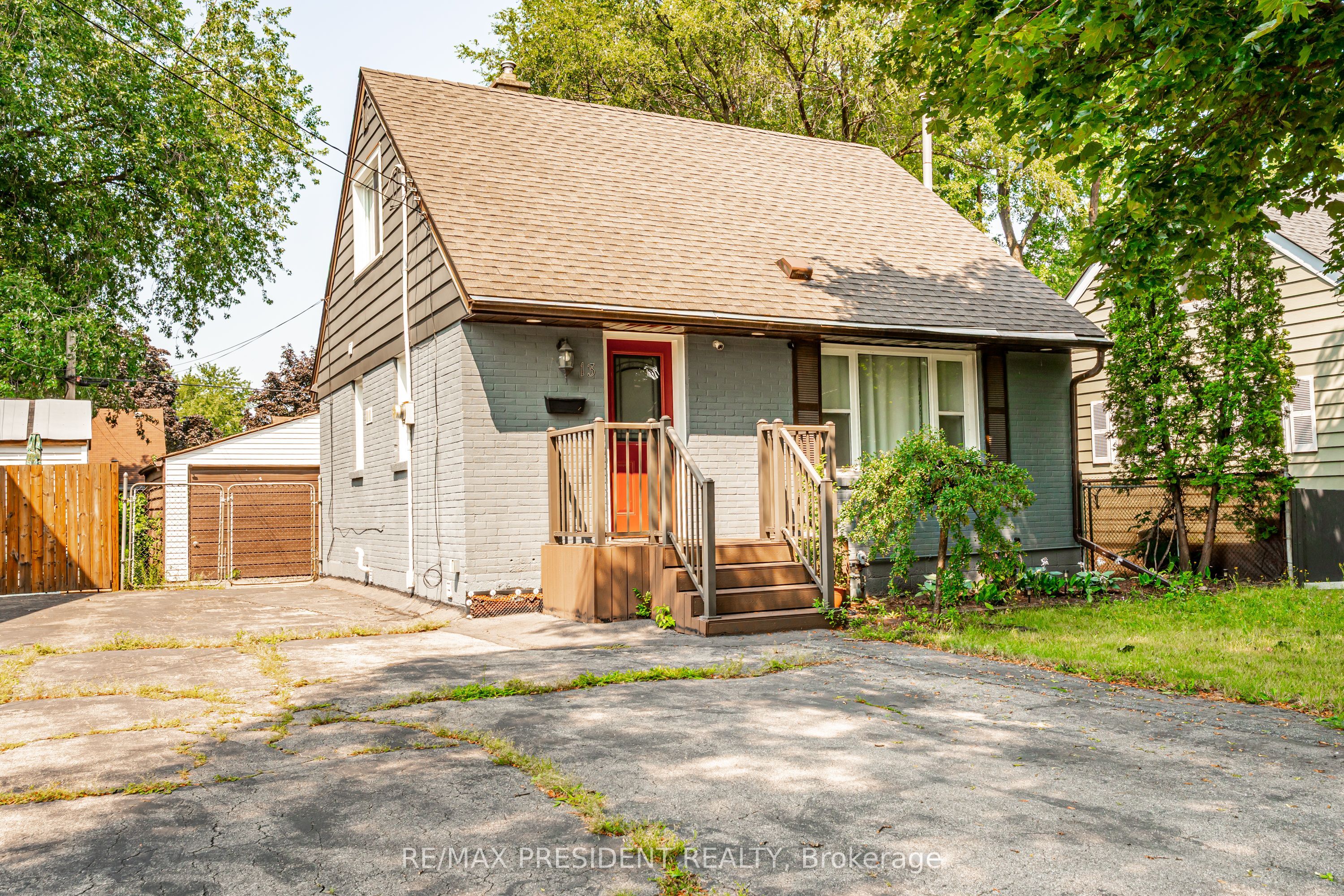 13 Lewis Street, Hamilton, ON L8H 6C3 photo 2
