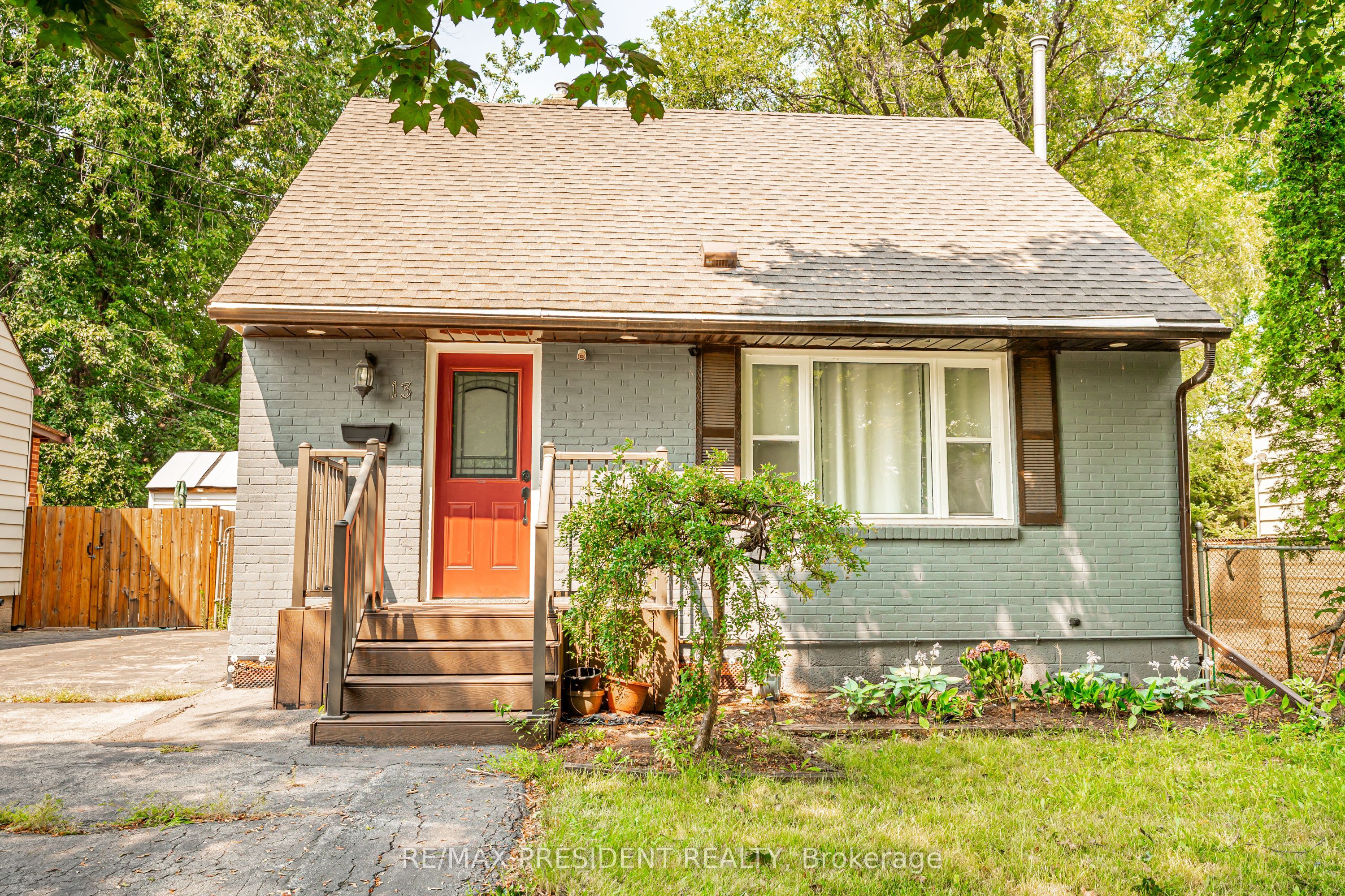 13 Lewis Street, Hamilton, ON L8H 6C3 photo 3