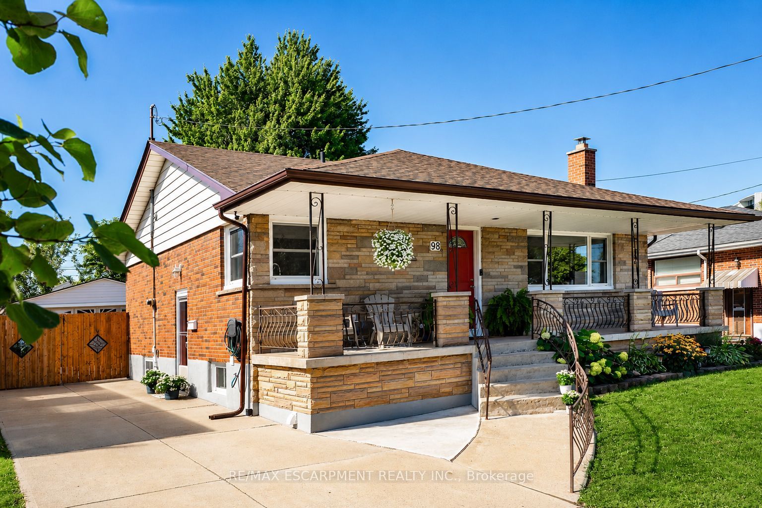 98 Duncombe Drive, Hamilton, ON L9A 2G3 photo 2
