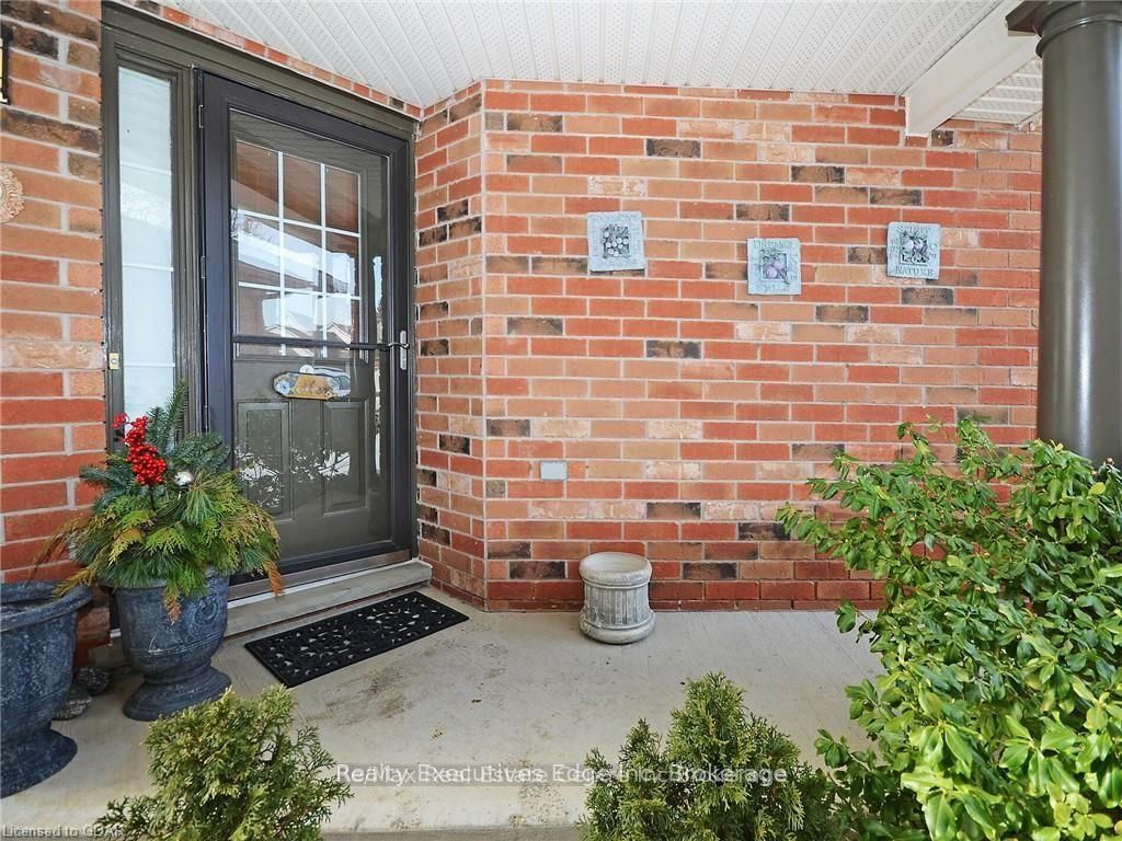 197 Farley Drive Main, Guelph, ON N1L 1L7 photo 2
