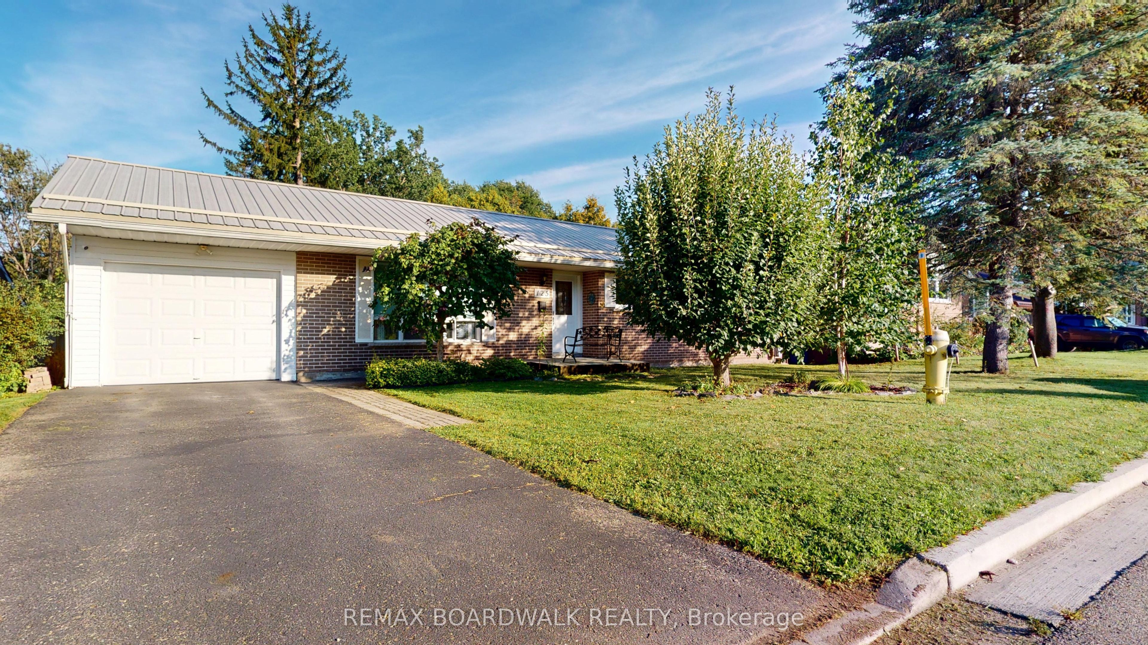 125 Front Avenue W, Brockville, ON K6V 4J8