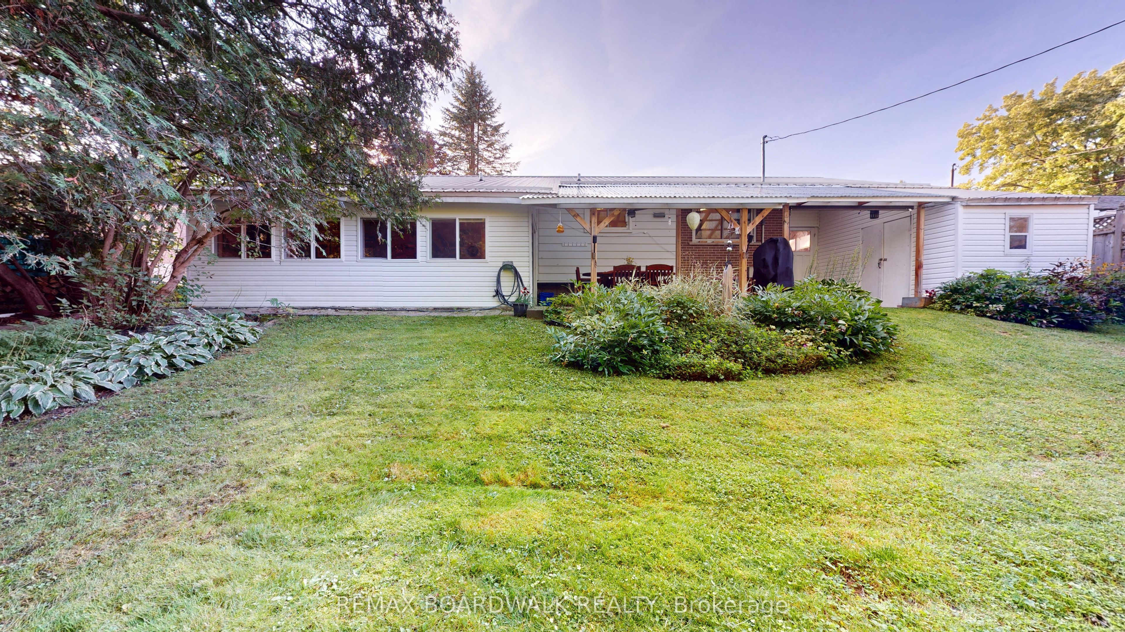 125 Front Avenue W, Brockville, ON K6V 4J8 photo 2
