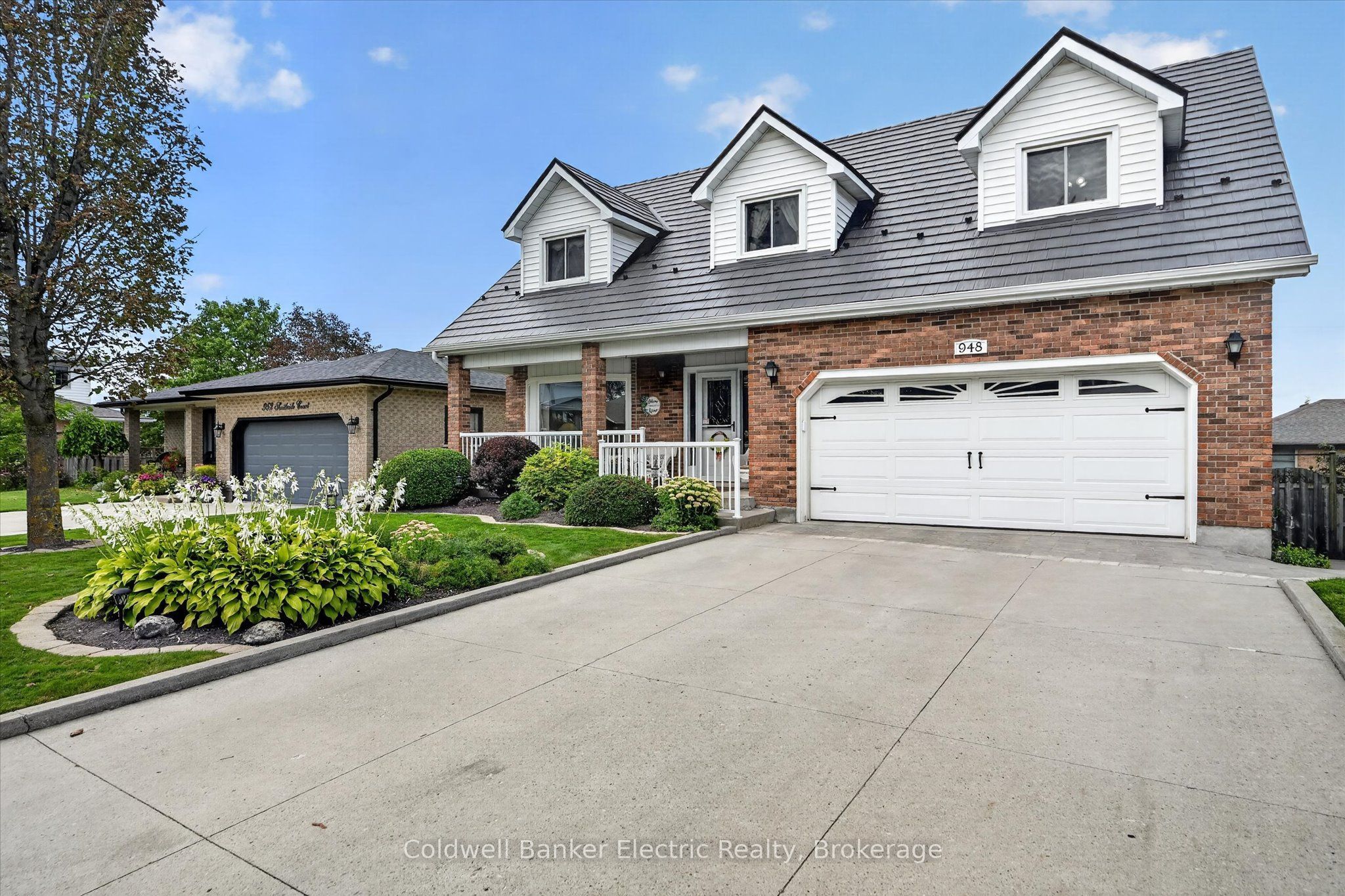 948 Smithside Court, Peterborough, ON K9J 8E2 photo 2