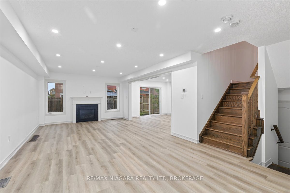 12 Fred Fisher Crescent, St. Catharines, ON L2P 0A9 photo 5