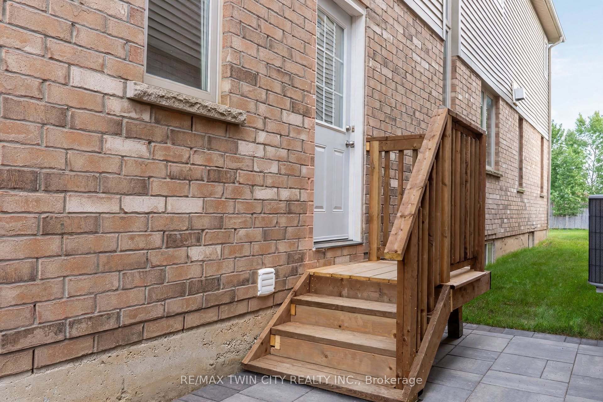 53 Creek Ridge Street, Kitchener, ON N2R 0B6 photo 2