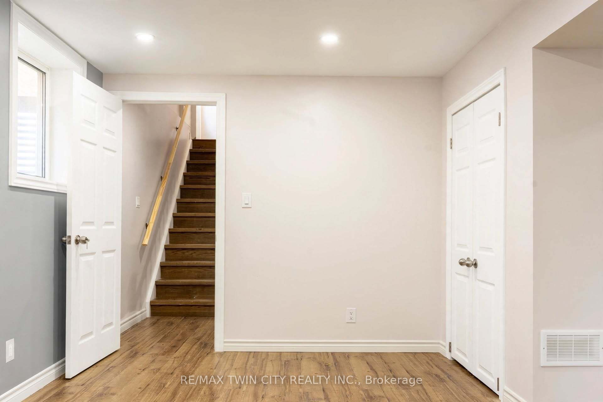53 Creek Ridge Street, Kitchener, ON N2R 0B6 photo 3