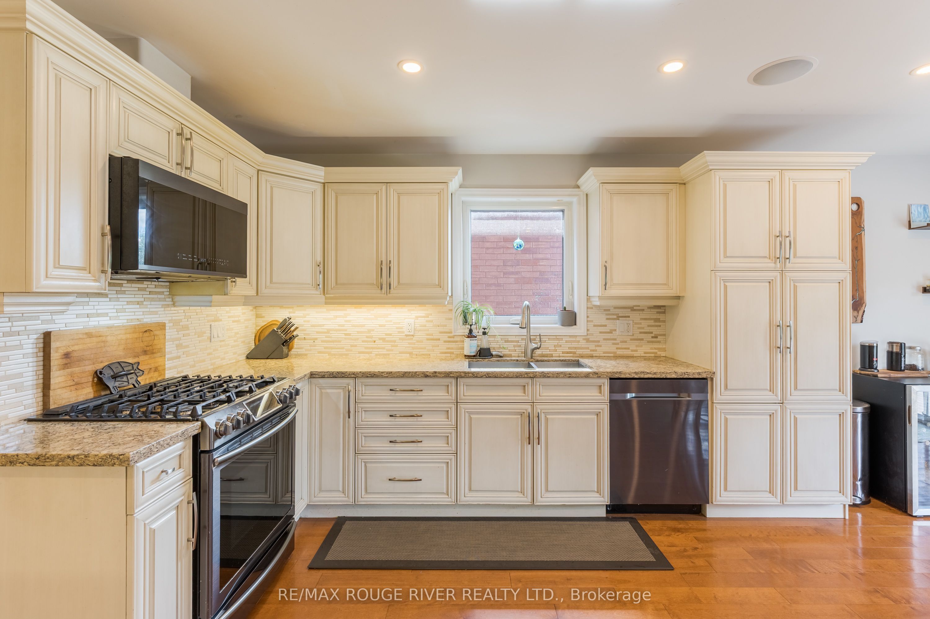 969 Avery Avenue, Peterborough, ON K9J 0G9 photo 5